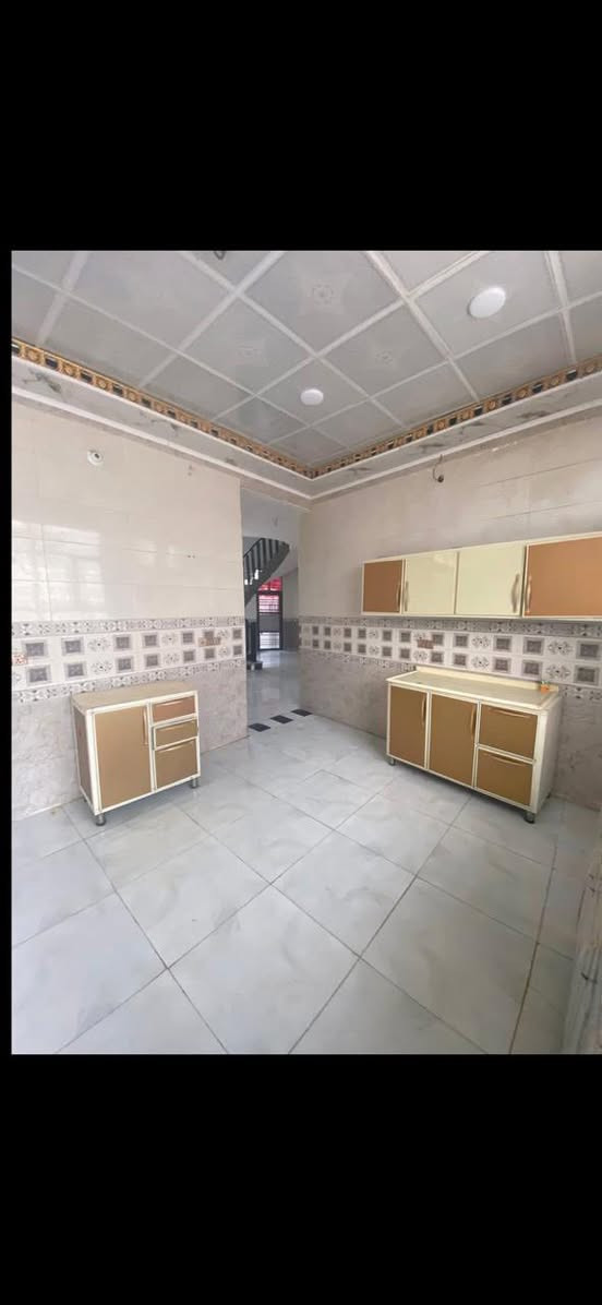 دار سكنيه بمساحه١٧٠ متر طابو زراعي سند ٢٥ بابل المسيب حي العسكري 

يحتوي علئ 

طارمه كبيره 

استقبال 

صاله 

غرف نوم واحده 

مطبخ 

صحيات داخليه وخارجيه 

مكتب الأمير للعقارات 

سيد يعقوب الميالي للعقارات ***********
