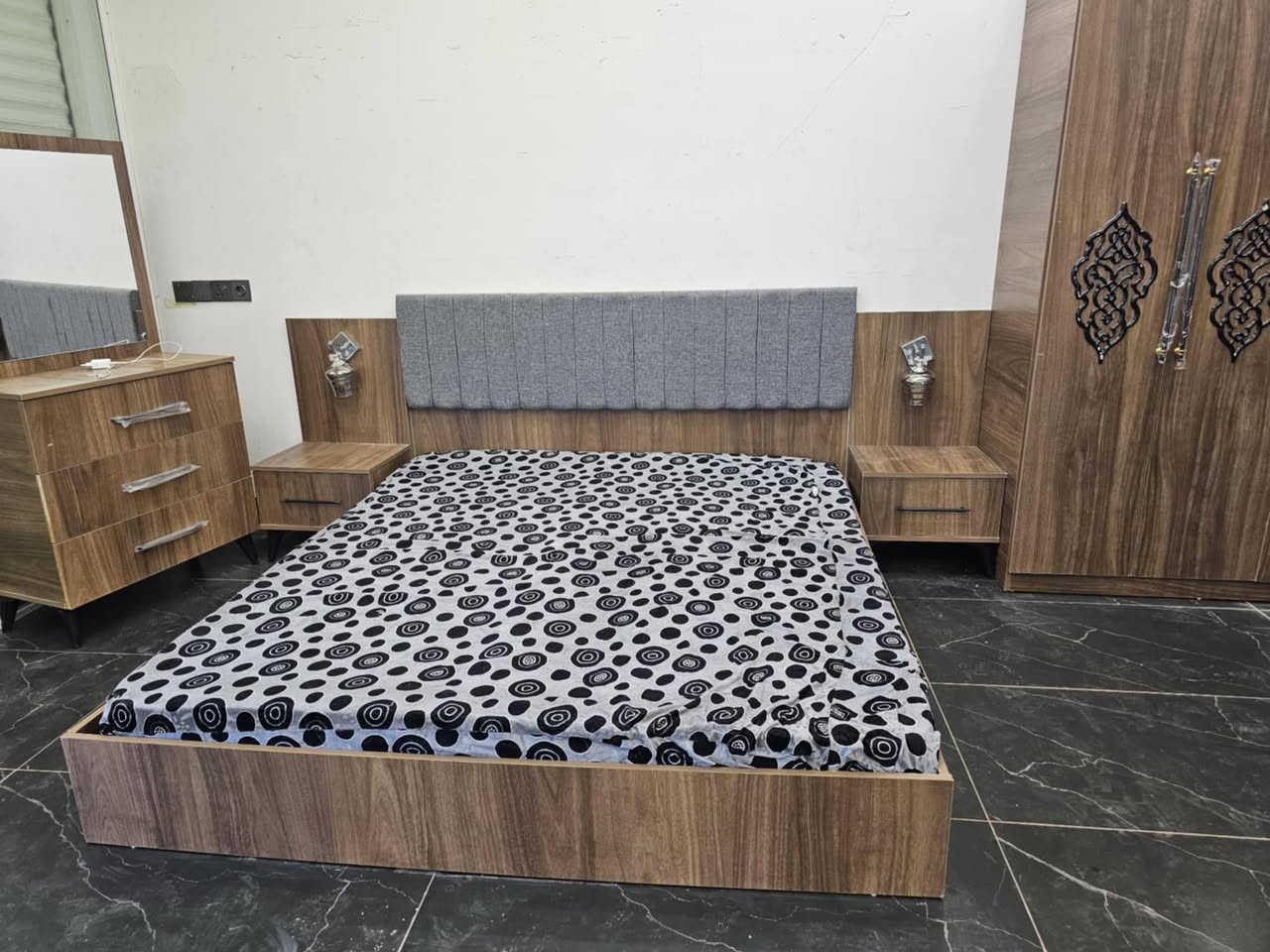 يا الله يارزاق غرفة النوم نضيف مابي عيب شراي تعال خاص


**إذا كنت صاحب هذا الإعلان وتريد حذفه لأي سبب، رجاءا أرسل رسالة إلى الدعم الفني**