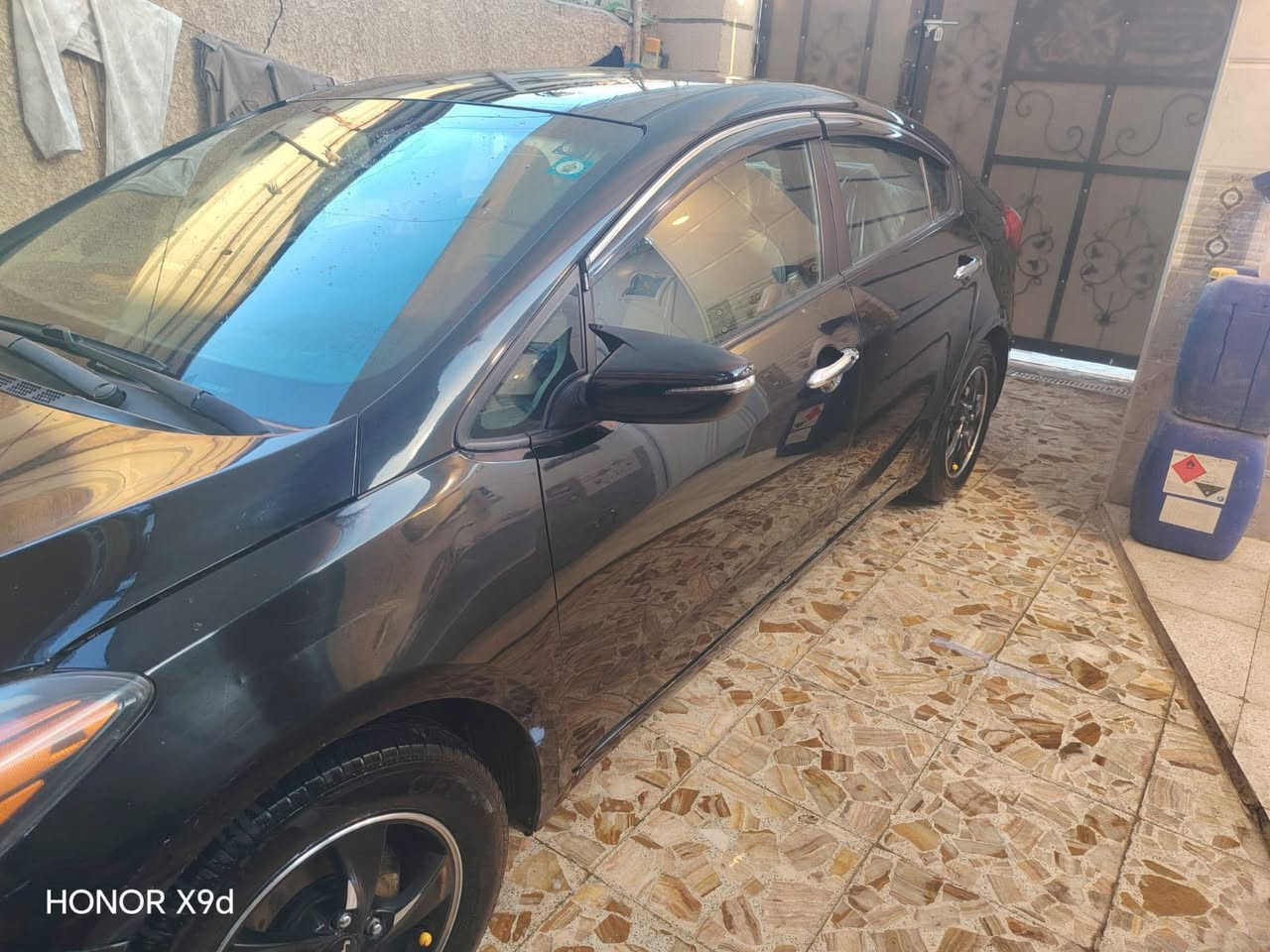 سلام عليكم
كيا فورتي 2016
مع منظومة غاز 
والظربه جاملغ خلفي بدون صندوق

والسونار مرفق بل صور بدون دواخل 
ماشيه 82
مكينه وكير كفاله 
صدر امامي خلفي جديد
تبريد ثلج 
مانقصه شي السياره 
معروضه 120وبيه مجال 
مكيمنه 1800 دوش المرغوب 
مكاني بغداد 
***********
