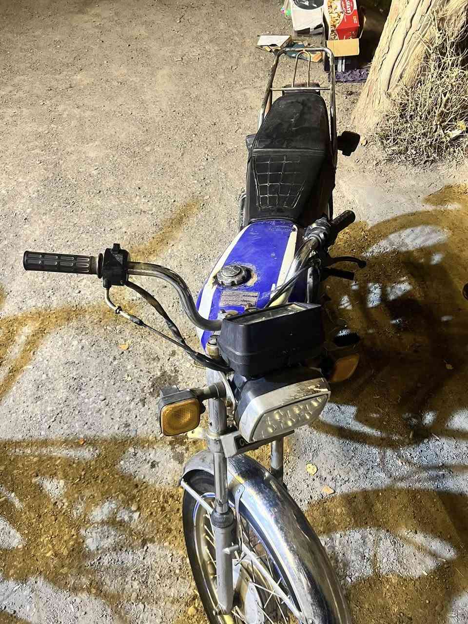 سلام عليكم ، ماطور موديل ٢٠١٧ كامل مكمل
صلنصه جعره صوت عالي 
شلعه ومعدل 
كله شغال سلف مرات يشتغل ومرات ما يشغله 
لايت كامل شغال 
محركه نضيف 
ملاحضه : التأنكي بي زرف بسيط 
السعر٣٠٠ وبي مجال حك الجيه للتواصل خاص او *********** دكو عل رقم هم
