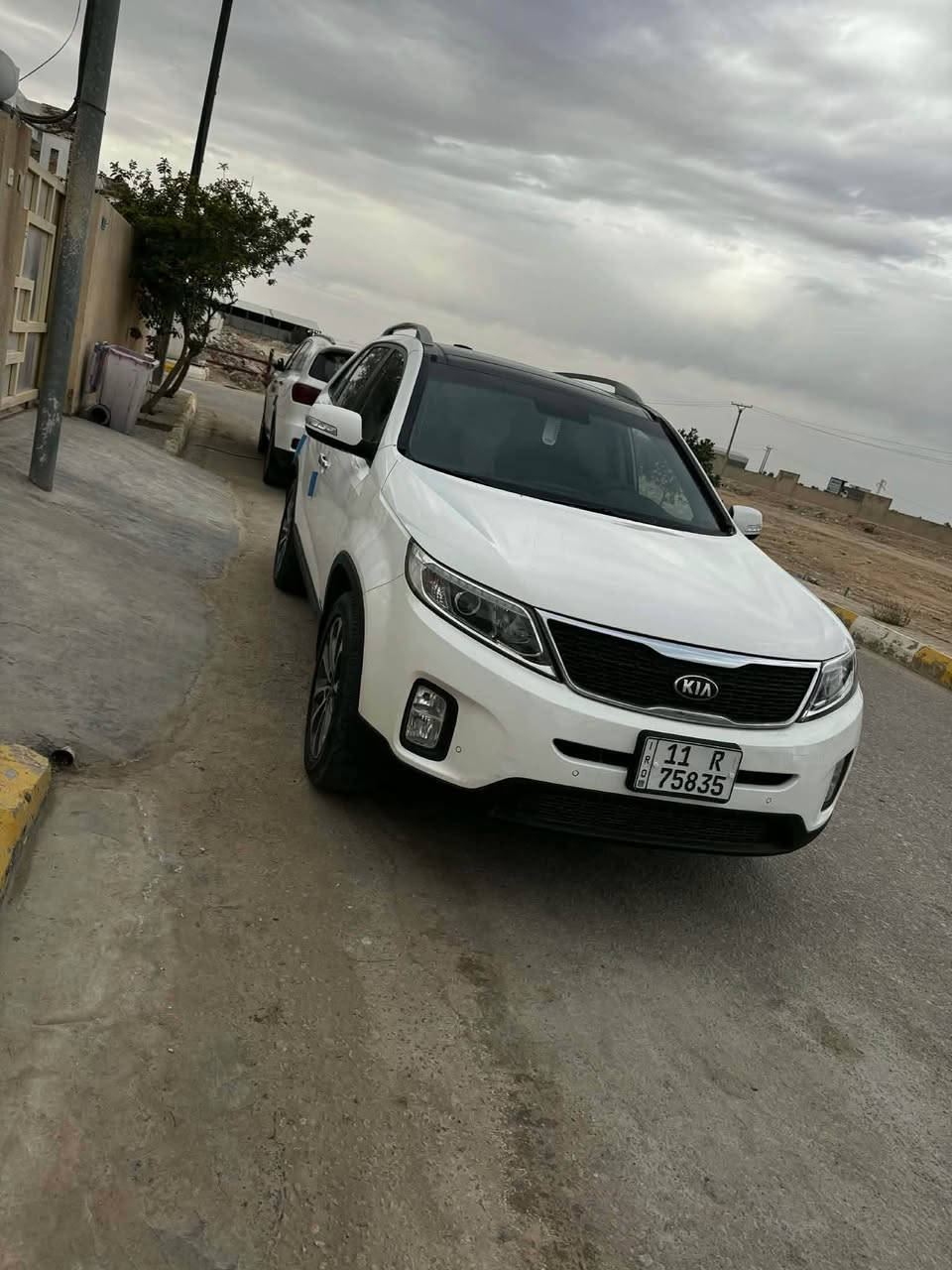 سلام عليكم
للبيع فقط
سورنتو كويتي 2014 فول 
رقم بغداد الجديد باسمي
ماشيه 168
٦ سلندر ٧ راكب 
بصمتين: تشغيل وتقفيل 
بنورما طكتين جام 
بردات خلفية اصلية 
كشنات جلد اصلي 
كشنات كهرباء 
حساس امامي وخلفي 
لايت زنون اصلي 
كامرة دوارة اصلية 
لد امامي وخلفي 
تبريد ٣ قطع ثلج 
كير ومكينة وصدر وحدادية وتبريد مكفول
السياره بيها جاملغ امامي صبغ فقط و بارد باب سايق 
السعر 176
مكانها كربلاء
*********** كربلاء, العراق
