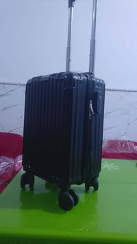 جنطة سفر • حجم ١١ • كلش حلوة