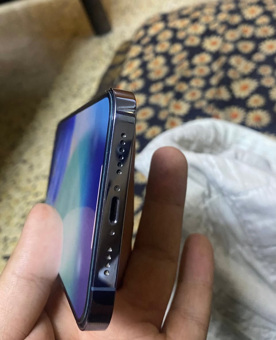 السلام عليكم 13pro max256 شرق اوسط الجهاز بلادي برغي ممفتوح بي بطاريه 76 بلاديه الجهاز امانت الله اخو الجديد والبطارية مبدلتها لان الجهاز ميصرف شحن ابد ويا شاحنه اصليه من الوكاله ٥٠ الف سعرها الجهاز سعره 750  للتواصل ***********
