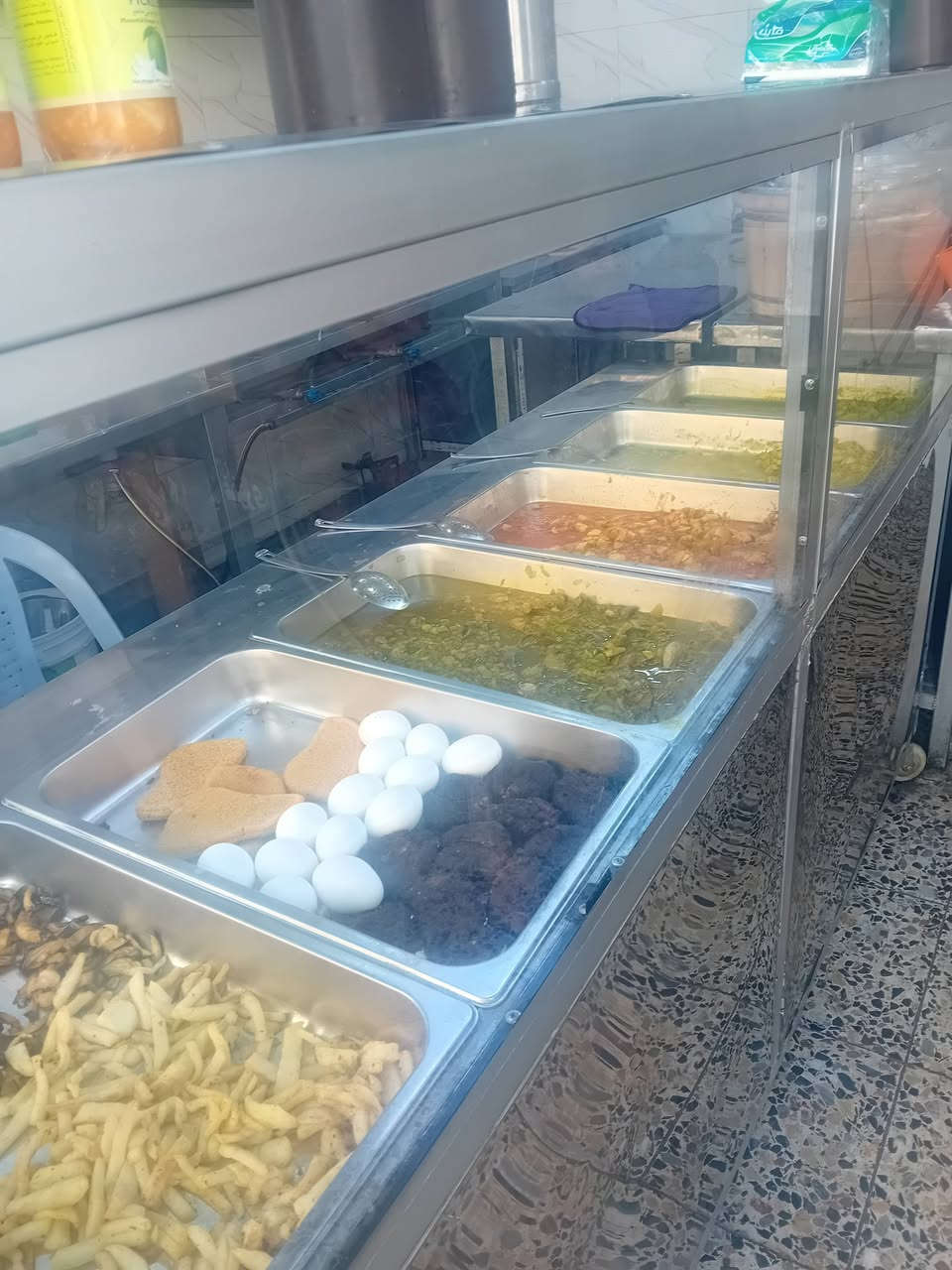 بسم الله الرحمن الرحيم 
السلام عليكم 
عندي هذا المطعم للبيع المطعم كامل مكمل جاهز من كلشي سبب البيع عدم التفرغ المطعم شغال وواصل ٤٠٠ صمون وموقع ممتاز 
إيجار المطعم ٣٦٠ مع الكهرباء والمي المطعم شغال من ٥ الصبح لحد ٢ بليل مطعم نظيف ويخبل والغراض كلها درجة أولى 
للتواصل ***********علي حاتم 
*********** علي حاتم
موقع المطعم الوشاش شارع العام مقابل مقهى صفاء البحر
