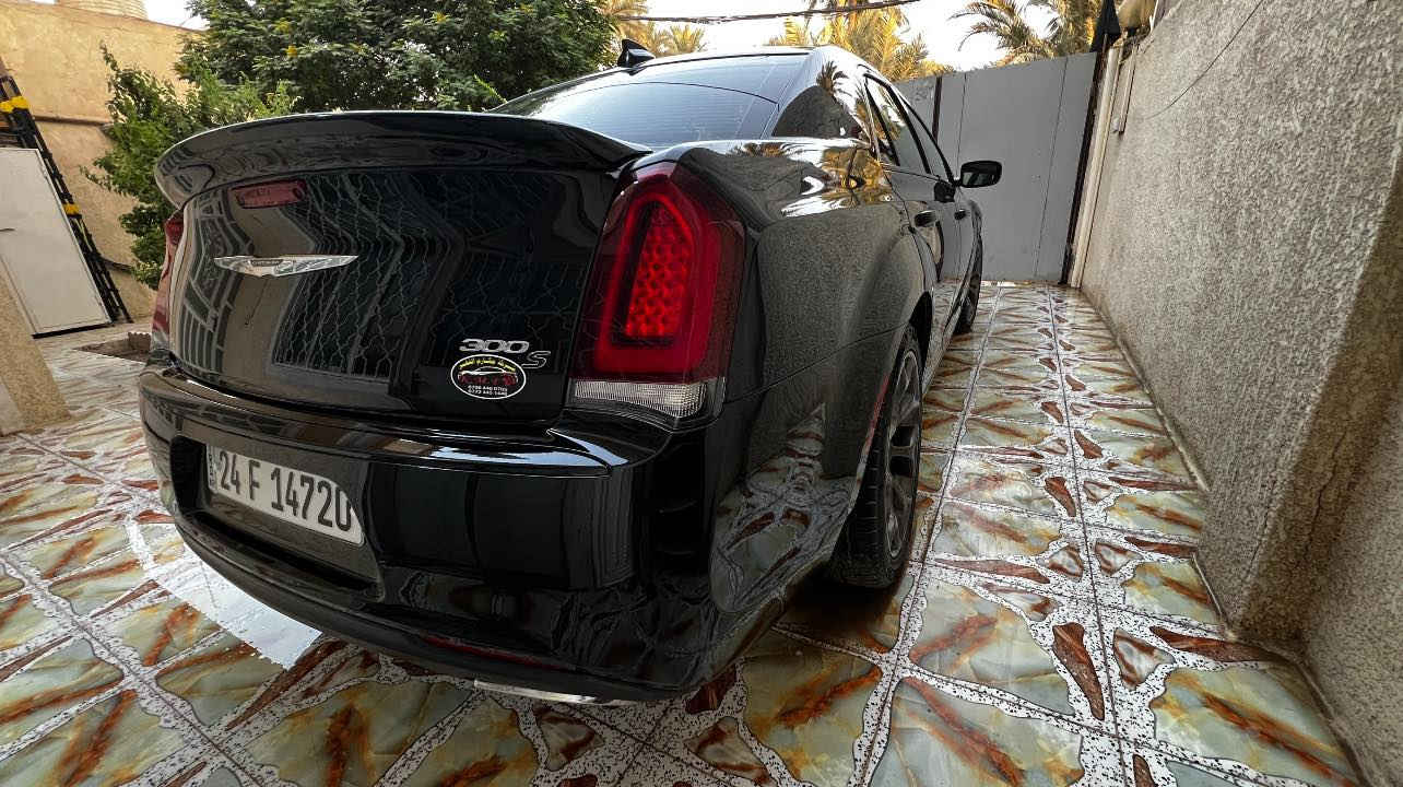 السلام عليكم
كرايسلر 300S .

الموديل :2019 . ( كندي 🇨🇦 ، كلين كفاله ) 

اللون : اسود ( السياره مرايه 🧿 )

العداد : 50mi 

المحرك : 3.6L . V6 .

الرقم : دهوك بأسمي ( سنويه جديد )

المواصفات :

* بانوراما .

* ⁠مصابيح اماميه زينون .

* ⁠ويل قياس 20 انج عنكبوت .

* ⁠مقاعد جلد .

* ⁠مقاعد اماميه كهرباء .

* ⁠مقاعد اماميه تدفئه .

* ⁠تشغيل عن بعد .

* ⁠مثبت سرعه .

* ⁠كامره خلفيه .

* ⁠شفتات بل ستيرن .

* ⁠مرايا متحسسه للاضاءه العاليه .

* شاشه جبيره .

* ⁠السياره⁠ بجم عريض
* عنوان السيارة بابل حله شارع 60
للاستفسار اكثر ***********
