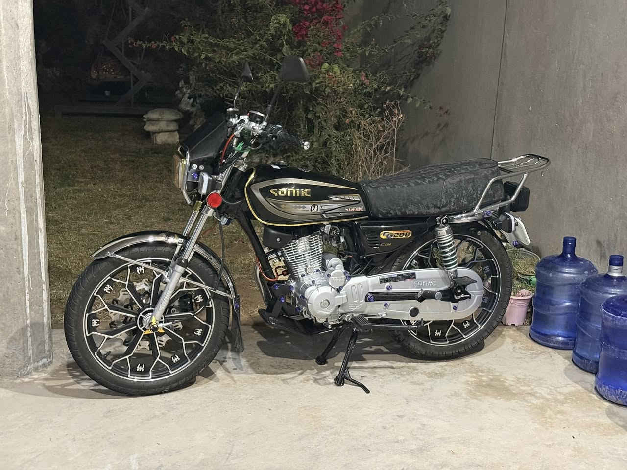 دراجه سيفان مديل 2024محرك200cنضيفه السعر👈🏼 1,000,300وبيها مجال للتواصل ***********العنوان النجف خان الربع
