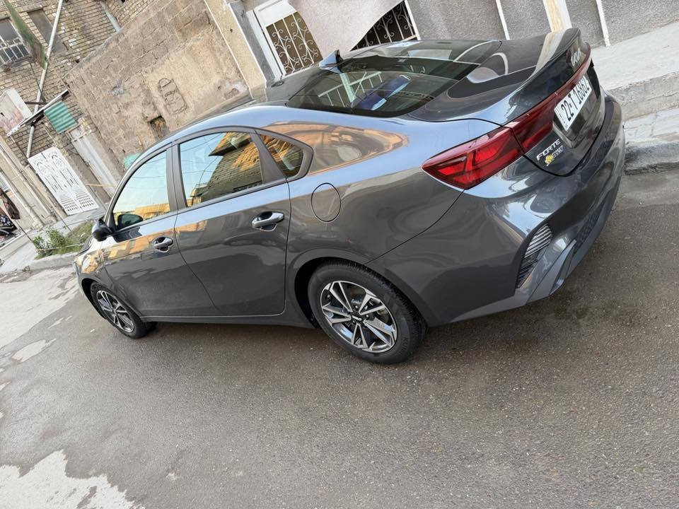 للبيع كيا فورتي 2024 سيارة جديدة بدون نقص بيها فقط جاملغ جهة السايق صبغ فقططط سياره زلغ مابيها ترقيم جديد على ايدي  اربيل انكليزي باسمي هزة جديده ورقم جديد ماشية 20 توجد بيها سبير وعده جديده ودوشمه جديده مكانها الاعظمية للاستفسار الاتصال ***********
ملاحضه : السياره للبيع فقط بدون مراوس
