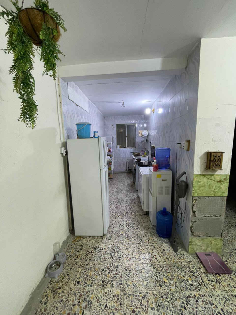 مشتمال للايجار طابق ثاني اربع شوارع خلف طاوق البنوك غرفتين وستقبال ومطبخ سعر 375الف ***********
