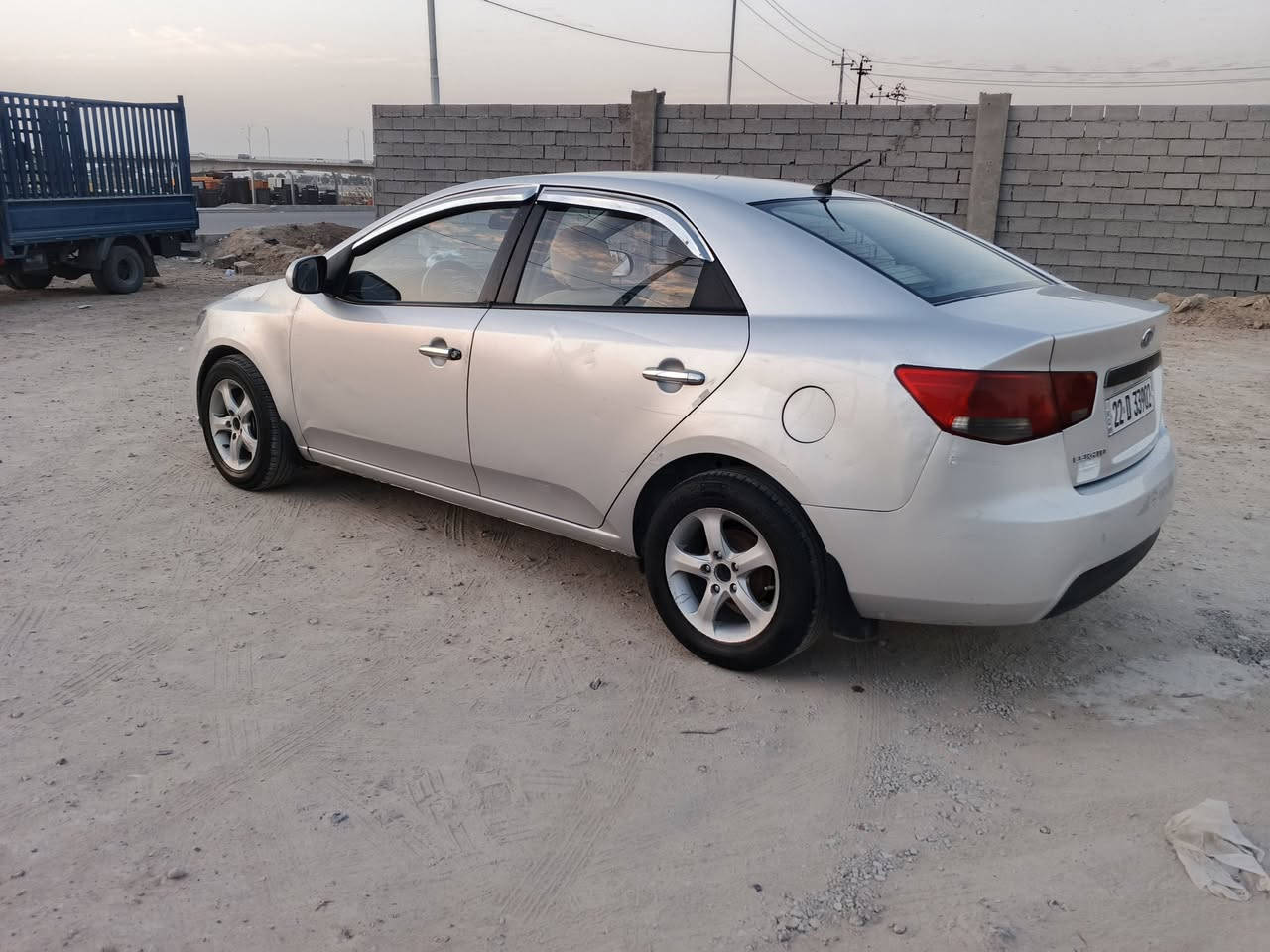 سلام عليكم سيراتو للبيع موديل 2011 خليجي مكفوله من ضربه 3 قطع صبق بدون دواخل لسعر 85 مكاني انبار فلوجه ايستفتار خابرني رقم ***********
