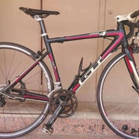 يا الله.. ثلاث قطع رود (سباق) ماركة  gt و bianchi (بيانكي) وأيضا مارين...