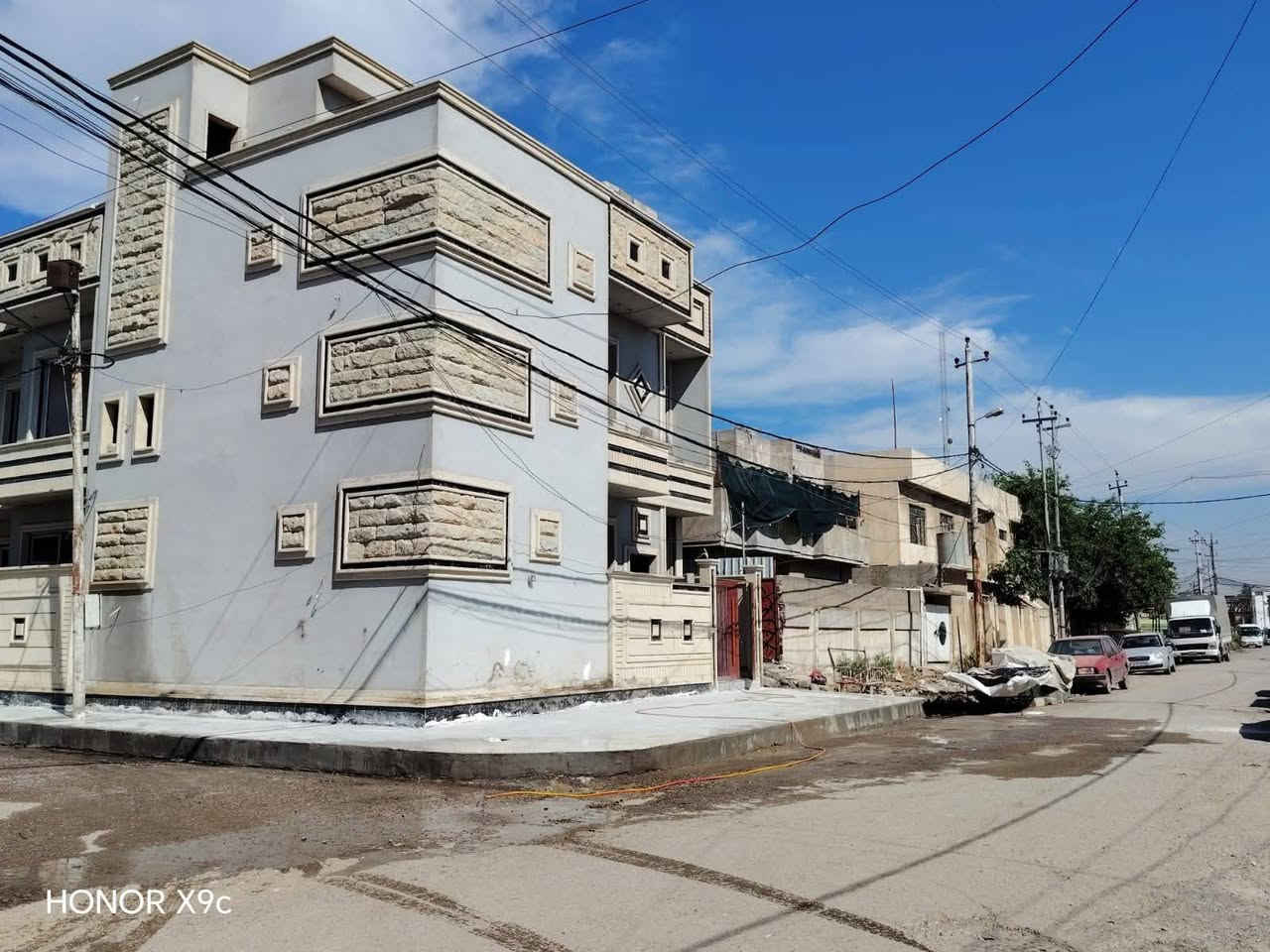 للبيع للبيع للبيع للبيع
دار سكني سند طابو في الشرطة قريب من سوق المجموعة الرئيسي
المساحة ٨٥م واجهة ١٠ ونص ركن طابقين بناء حديث
تسليم مفتاح اتجاه شروق تام على شارع ١٥م
ط١ غرفة نوم وهول واستقبال ومطبخ وصحيات
ط٢ ثلاثة غرف نوم وصحيات وبيتونة سطح كاشي
بناء مهندس سند طابو بأسم صاحبه الشرعي
للإستفسار ع السعر الإتصال
***********
***********
مراجعة مكتب البلديات للعقار في حي المشراق فرع مطعم طماطة بلمدخل الرئيسي
