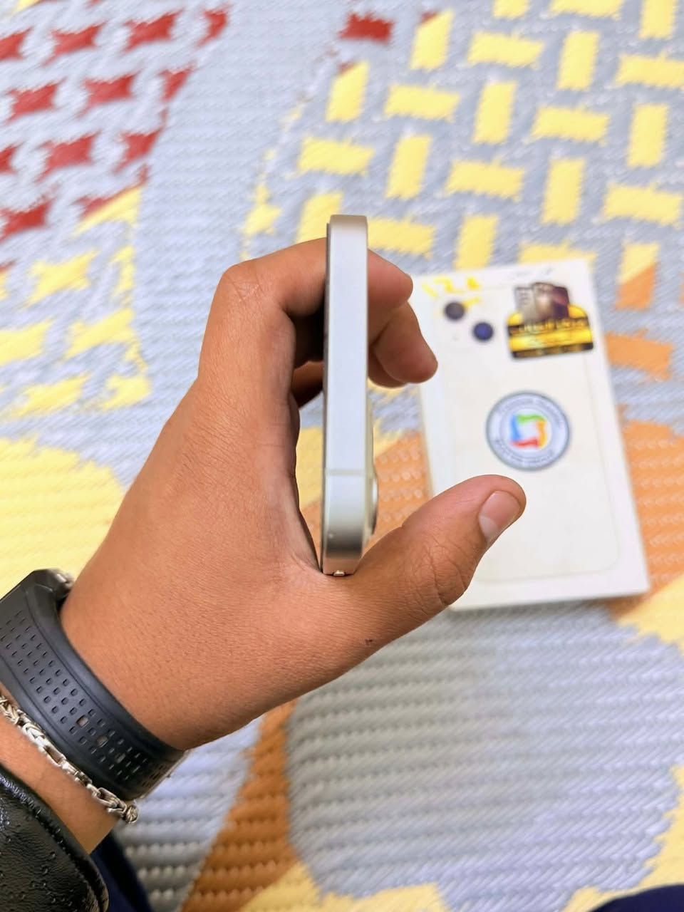 السلام عليكم جهاز ايفون 13 عادي للبيع نضيف جدا شخط ما بي بطارية 100 ضمان ماستر السعر 525 وبي مجال بسيط العنوان بغداد الرشاد الرقم *********** هاذ الرقم واتساب فقط
