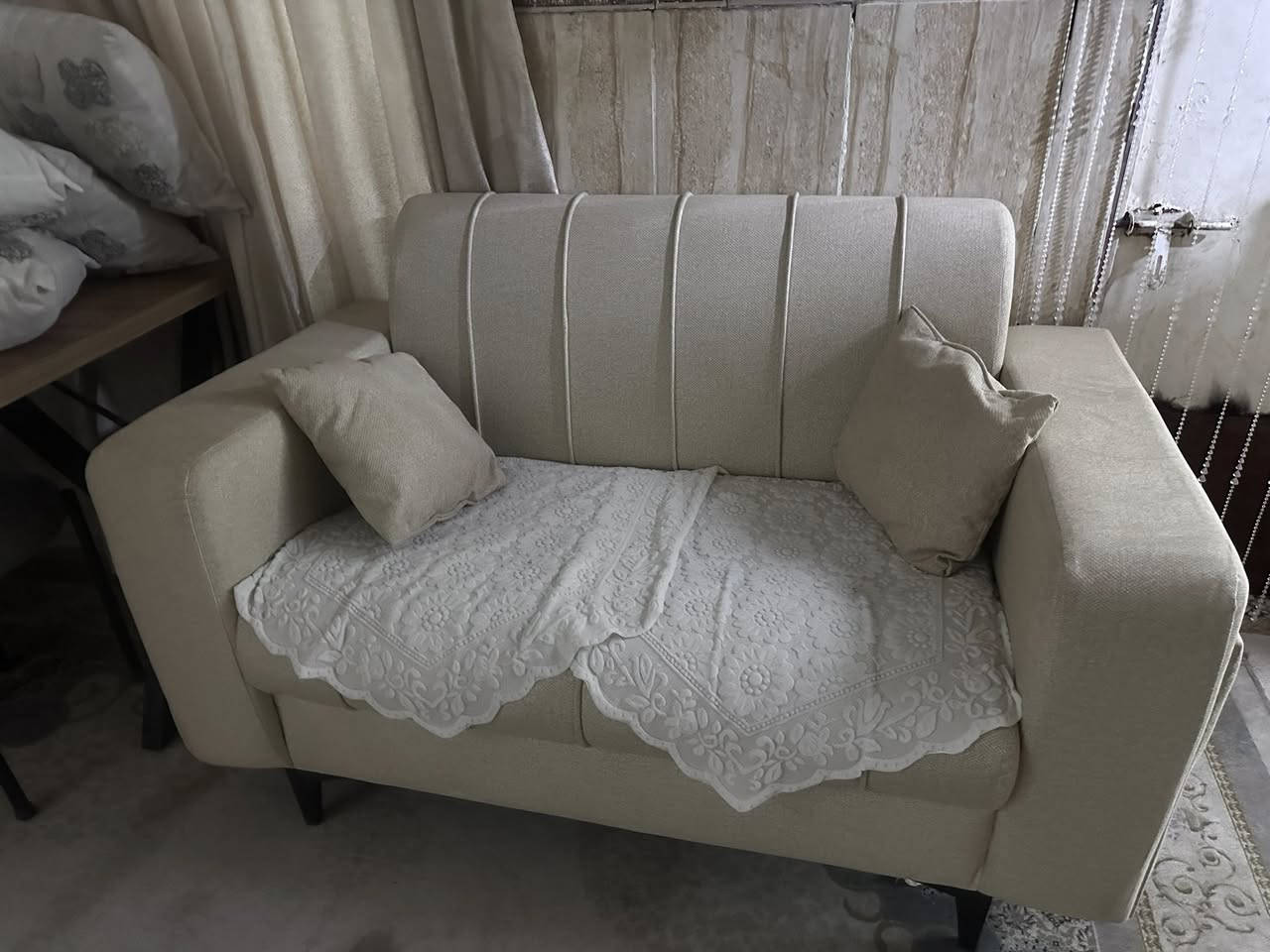 قنفات للبيع يتكون من قنفتين اربع مقاعد وقنفه مقعدين وكرسين وخمس كوشات يحتوي السعر والاستفسار الاتصال عل هذا الرقم ***********
