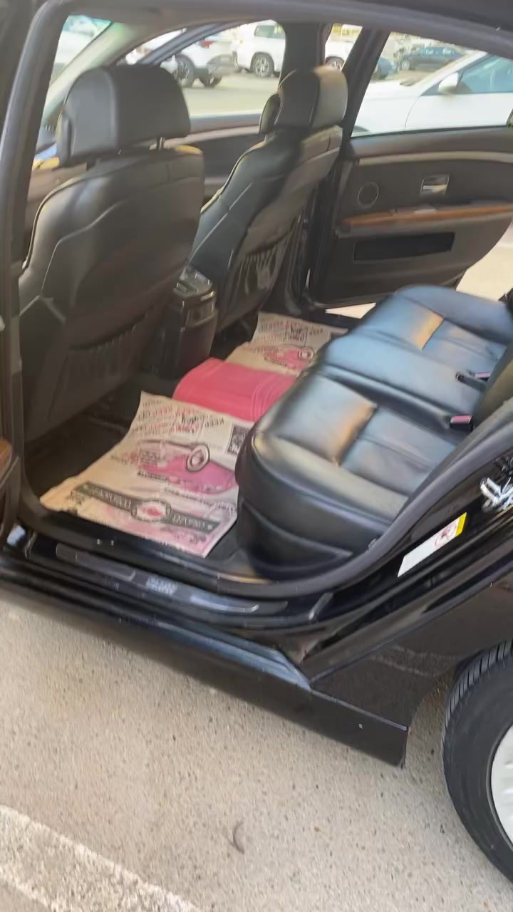 سلام عليكم 
BMW 2008
حجم 730
باب طويل 
5 بردات 
فتحه سقف
باب شفط 
من الاخير فول مواصفات واحد على واحد 
جاهزه السياره من كلشي 
السعر 145
رقم تليفوني ***********
غير متواجد على الفيس
