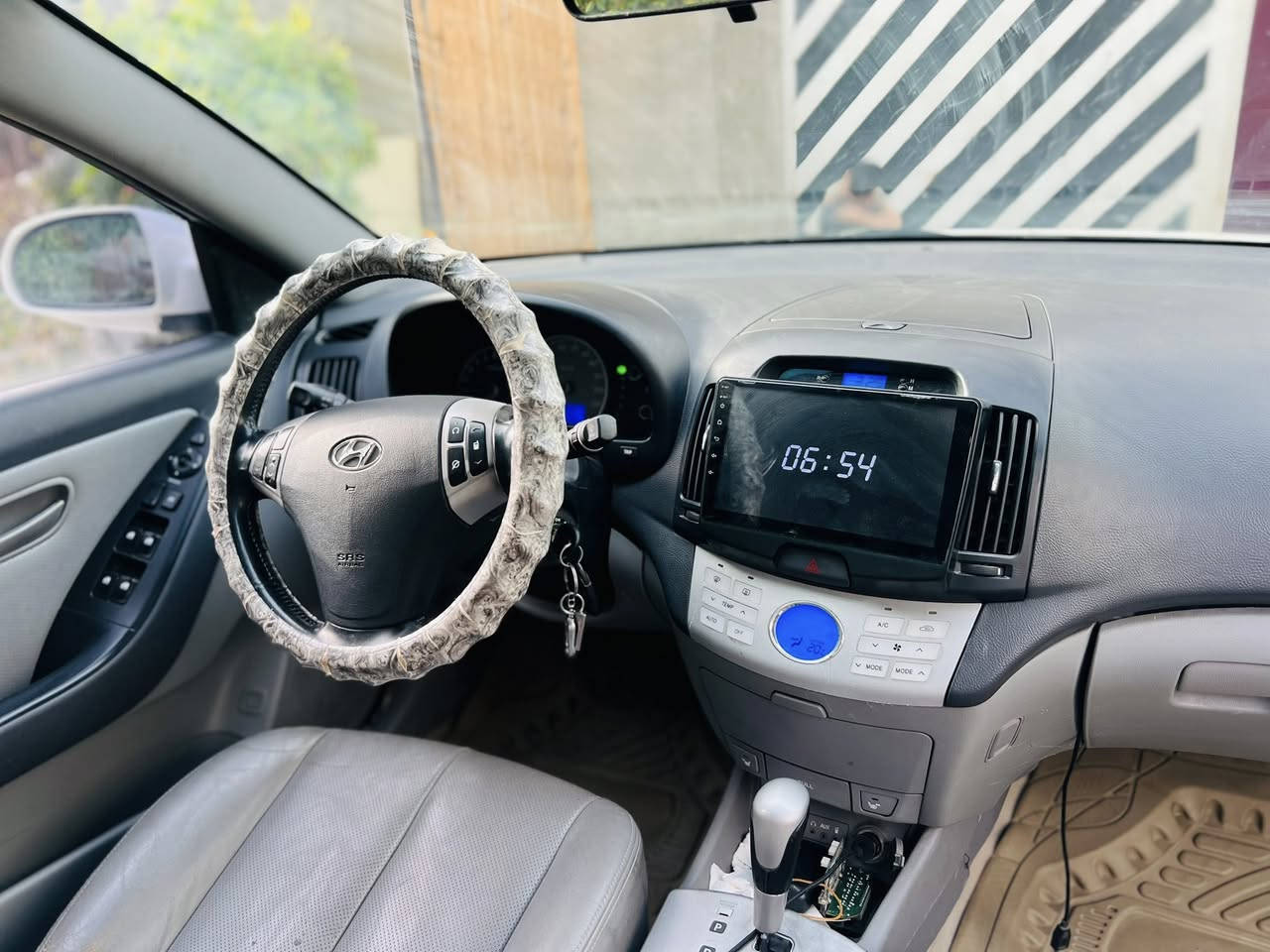 اللنترا ١٠ خليجي صبغ عام جاهزه رقم انبار بسمي سنويه ٢٠٢٨
 كير ومحرك وكهربائيات وحداديه وتبريد كفاله 
*********** السعر 87 وبيه مجال حك الجيه
