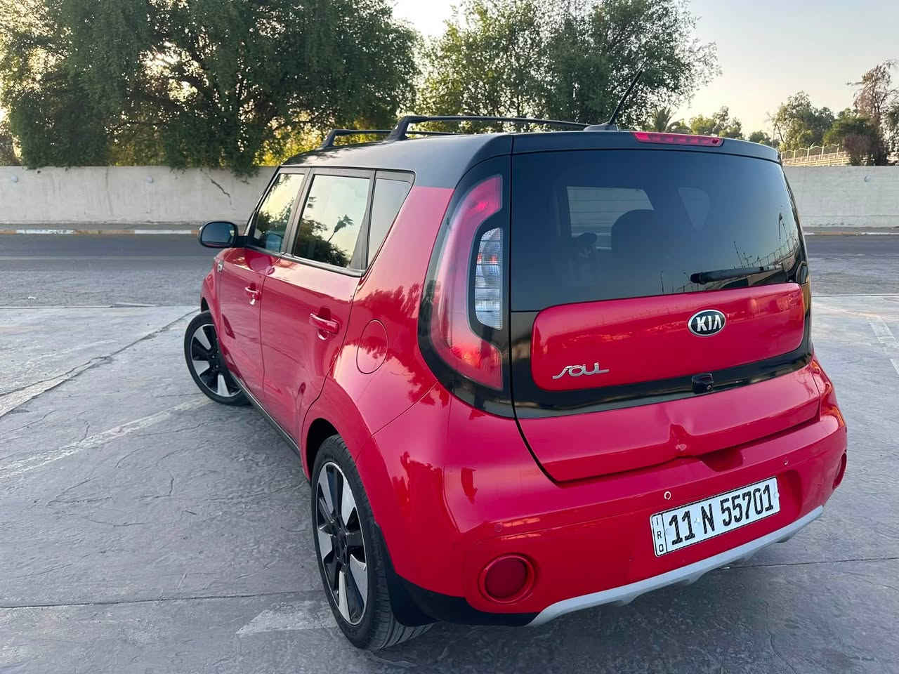 🚗 كيا صول 2019  وارد أمريكي للبيع 
🔹لون مميز احمر واسود 
🔹 الموديل: 2019
🔹 الممشى: 65 ألف ميل

📌 تفاصيل السيارة:

* حادثة  بيبان  اليمين 
* شاصي ولغود سليم
* مكينة مفتوحة وحالتها ممتازة
* مع موجود ملاحظات موضحة بالصور 

🛠️ الصيانة:

* حدادة وغرفة حديثاً
* دهن كير جديد
* بلكات جديده
✨ سيارة ناعمة جداً وتبريدها ثلج ❄️

💰 السعر: 115 ورقة
📍 الموقع: الكاظمية
📞 ‭***********‬ (واتساب متوفر)
