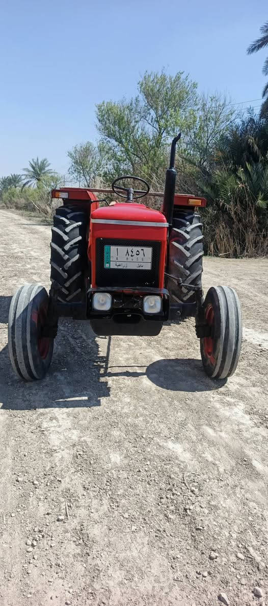 السلام عليكم للبيع مكينه عنتر موديل87 مكينه جديده محرك كير اكسن هودرليك بريك نكره سلف كرهبايات اضويه كلها شغاله تخم ثكال امامي وخلفي رقم وسنويه بسمي شرط التحويل مكان بابل جبله قرب الخط السريع***********
