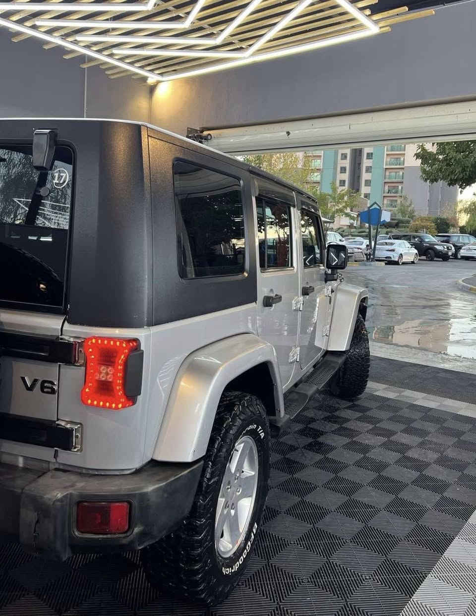 بۆفرۆشتن. 🇺🇸للبیع 🩶

‏Jeep wrangler sahara unlimited 
مۆدێل 2007 گێڕ ئۆتۆماتیک
سەیارەکە کەمێک بەرز کراوەتەوە
مواسەفاتی
ەABS 
ناو سوور 
شاشە ئایپاد

سپیکەرەکانی ئێمپی فایەری بیلادیە مارکەی infinty
لایتاکانی بەرز و نزم ئەکات کارەباییە
لایت و بەگ لایتی لید

قفڵ مەرکەزی
4 جام کارەبا
سەقفی پلێت - فایبەر گڵاس -

سێرڤسی عامی بۆ کراوە ( هایدرۆلیکی گێر - هایدرۆلیکی سوکان - ڕۆن ئیستۆپ - ئەنتی فرێز - سیوەیلی ئەکسل - رۆنی مەکینە - پلاک - وایەر پلاک ) هەمووی تازەیە
گێڕ و مەکینە و کارەبای بە شەرت 

گێڕ و مەکینە نەکراوەت
بۆیاخ و ساردی نیە دوو قوپاوی بچووکی هەیە 
و زۆر  پێوەی دیار نیە

سعر /في التعليق يتم الرد فورا على المسنجر ✍🏻

نرخ/ لە کۆمێنت بنوسە یەکسەر وەڵام دەدەیتەوە 📮

ژمارەی خاوەنی:*********** ☎️
