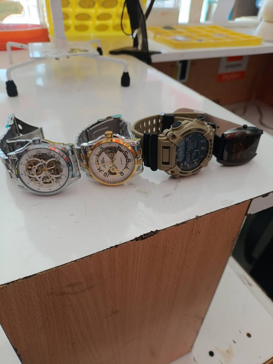 السلام عليكم  ساعات ماركه عالميه كرت ضمان دخلات مزاد عالمي ساعات رجاليه اوتوماتيك بدون باتري ضمان مختم من كل مكان اسل استيل ضد ماء ضد كسر فول سيوره مختمه شهري قمري شغال فول عنوان بابل المسيب مفرق السده الهنديه ***********
