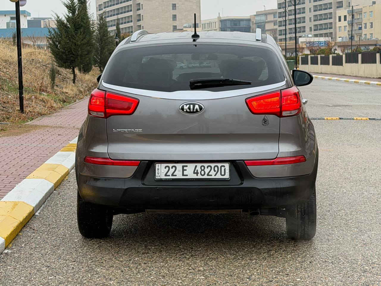 سلام عليكم
من رخصه الادمن
كيا سبورتج 2016
مواصفات سياره:
فول تحكم ستيرين
شاشه كبيره
كامره خلفيه 
5ويل كب
لايتات +بك لايت LED
فور ويل
كير ومكينه مكفولات
حداديه امامي خلفي جديد
تخم تايرات جديد
منظومه تبريد جديد
ماشيه 135الف 
يدادات نيكل 
ويل كب كروم
كشاف امامي
ABS نظام ايكو 
قياده ذاتيه
 صبغ بنيد وجاملغ
تكمه جلاتين اثر جراد
ارقام سنويه كله جديد
سعر سياره126$وبيهه مجال بسيط
عنوان سياره :بغداد شرطه الخامسه 
رقم الهاتف :***********
