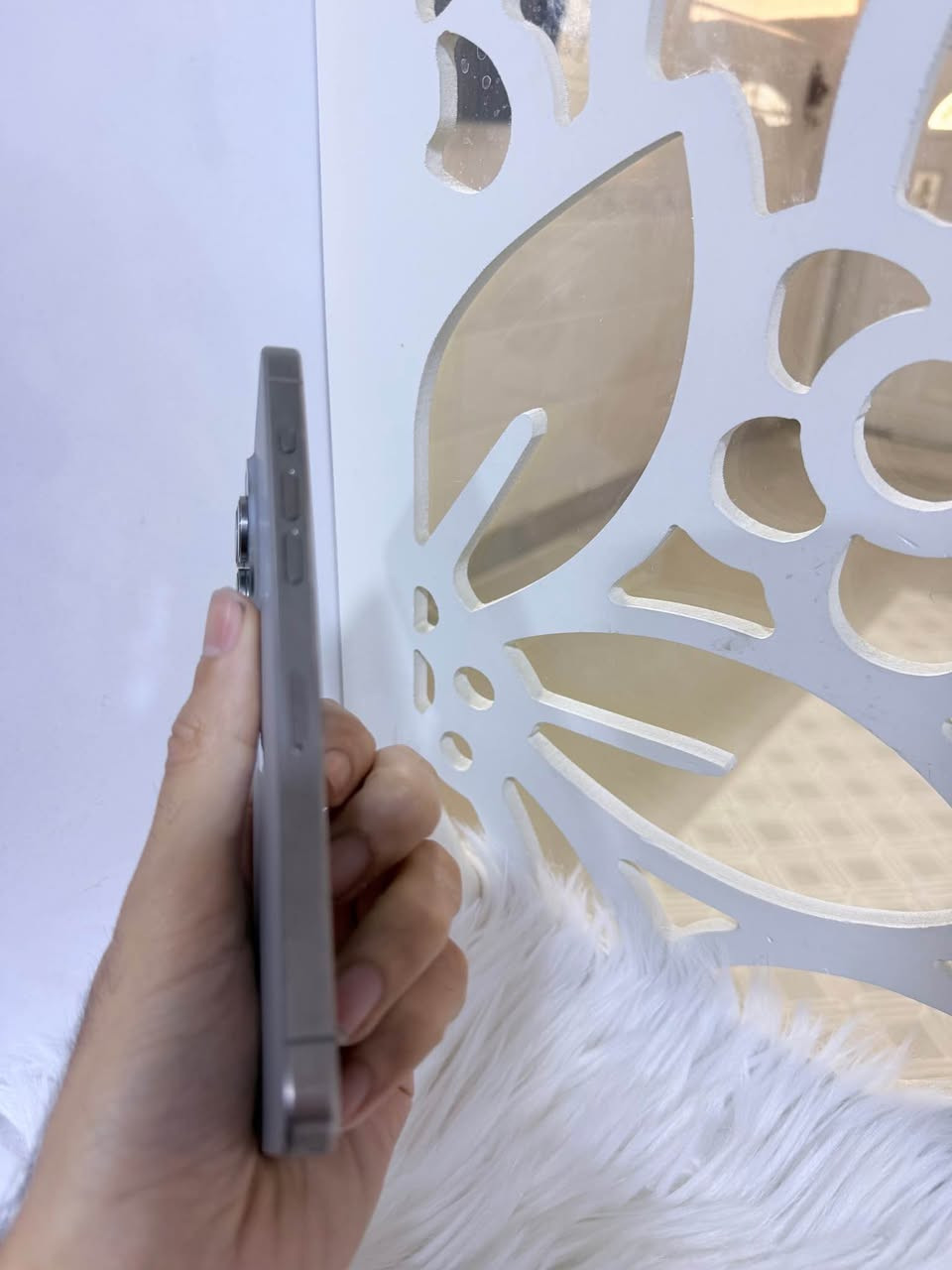 ئایفۆن ١٥ پڕۆ ماکس
زاکیرەی ٢٥٦ گێگا یەک سیم - ئی سیم
پاتری ٨٧ بە گشتی مۆبایلەکە خاوێنە
تەنها یەک درزی پشتی هەیە وەک لە وێنەکە دیارە
نرخی 610 دۆلار گەیاندن هەیە
ناونیشان - هەولێر قەڵاتی نوێ مۆبایلی هاوکار
ژمارە مۆبایل :- 📱 *********** أربيل, العراق
