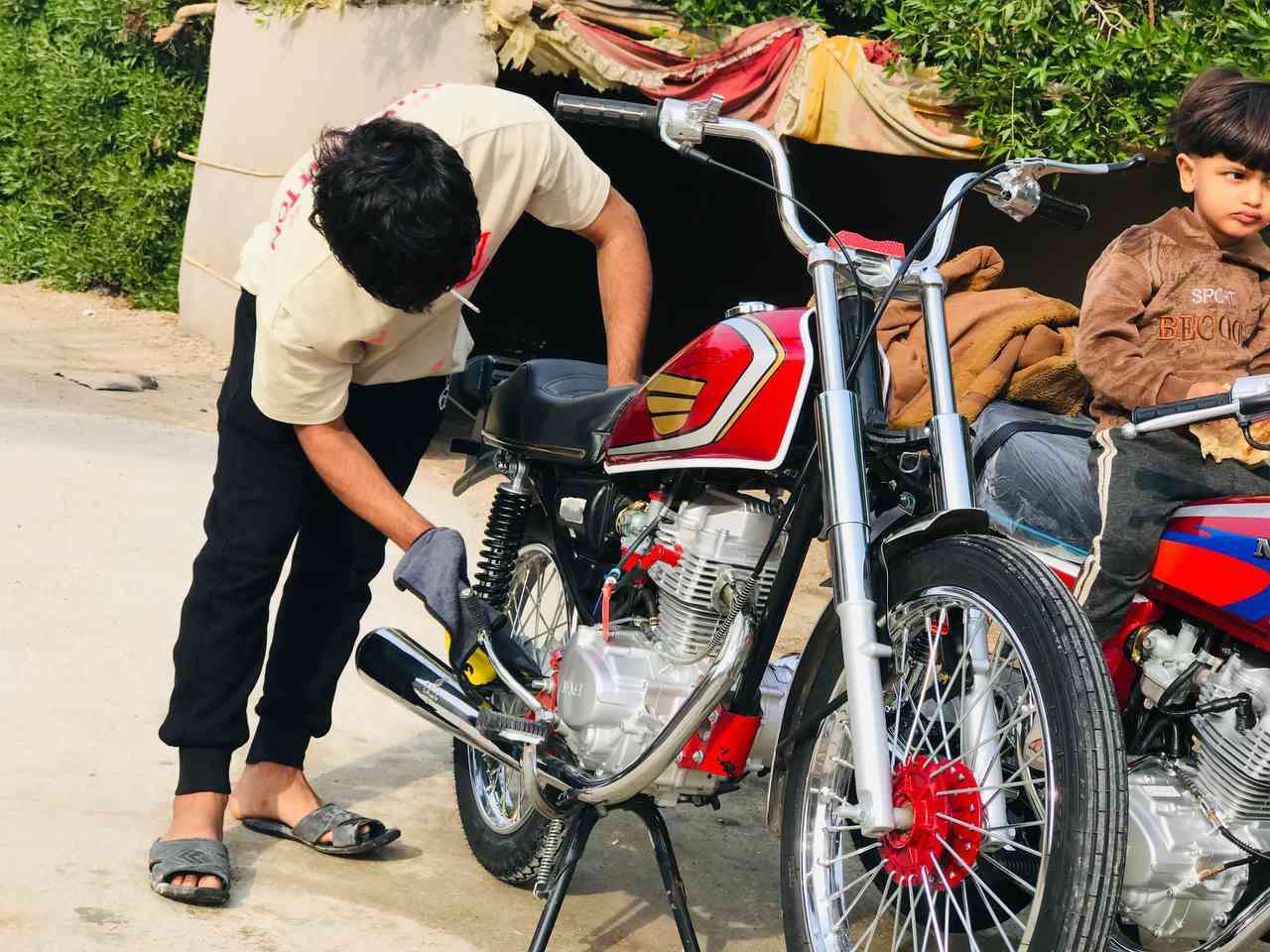 دراجه كللك مو اوراق للبيع نامه شلامجه مصارله شهر  من معمره غراض كلها اصليه ومختمه ***********
