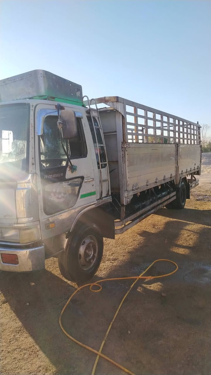 سلام عليكم هينو طير محرك 70 عادي طول سته وربع مطوله صفاحيات 80 تخم تاير سنويه لل 30 الاستفسار *********** اللبيع 120 وبيها مجال 🤫❤🤗
