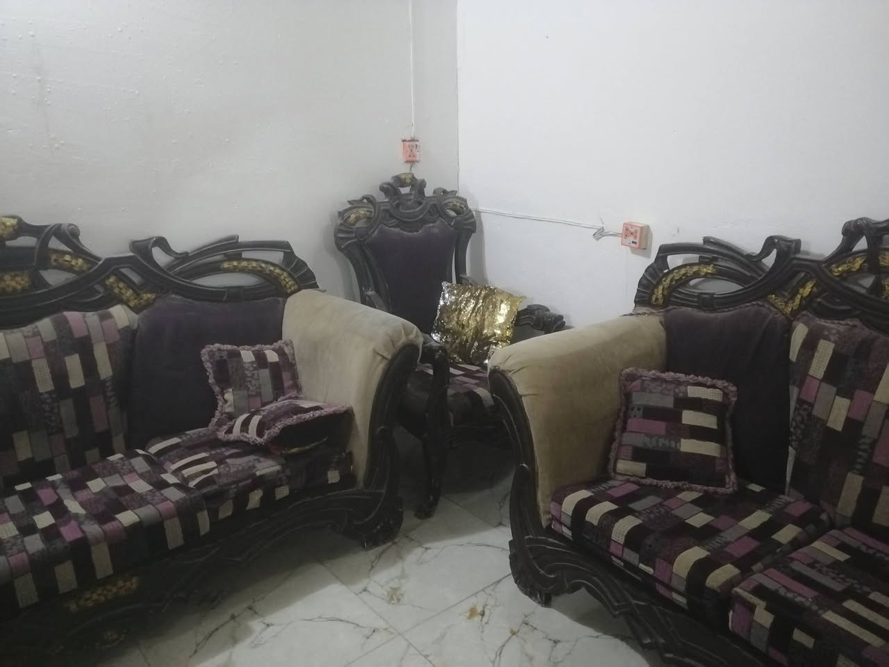 غراض للبيع كلمن وسعر استفسار تصل على رقم *********** او *********** واتساب بي العنوان النجف قضاء المناذره
