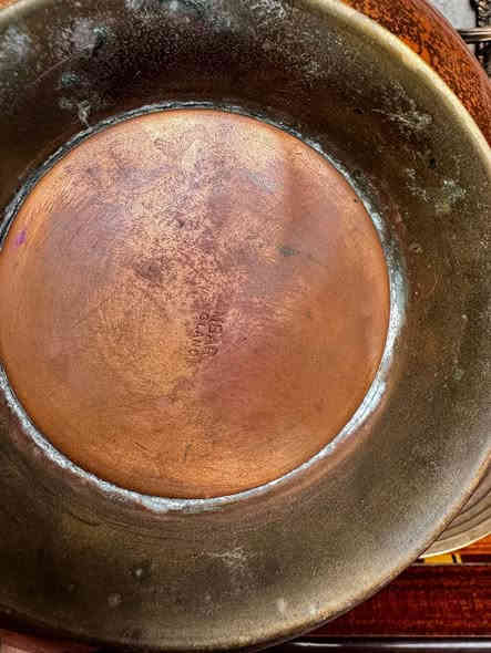 مغسل قديم صناعة إنكليزي سلبجة ودولكة ولا اروع 
اوزنهن وسط تقريباً 2 كيلو ونص ثنينهن نضافات عالية جدا
*********** بغداد يوجد توصيل
