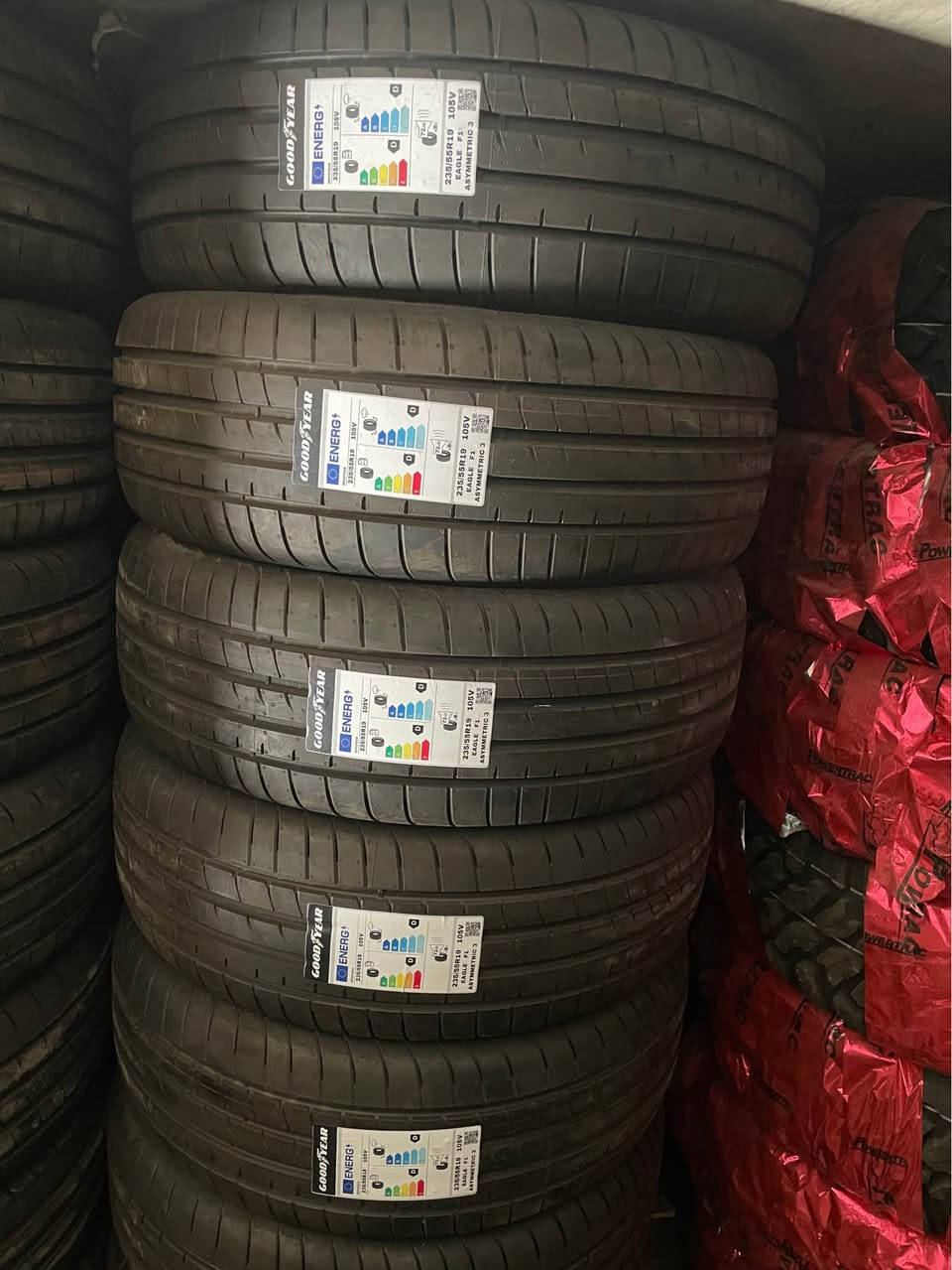 عرض لفتره محدوده اطارات كودير وكالة السياره الاصلي قياس 235/55/19 تاريخ الاطار نكدر انكول 2024 اله ايام فقط السعر 255 الف للزوج الواحد السعر السابق 325 الف 
بغداد مجمع المشن *********** بغداد, العراق
