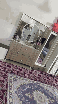 غرفه تركيه للبيع مستعلمه سنه اخت الجديده اريدها بمليون وبيها مجال للاستفسار وتصوير اوضح الرقم/*********** مستعجله ع البيع
