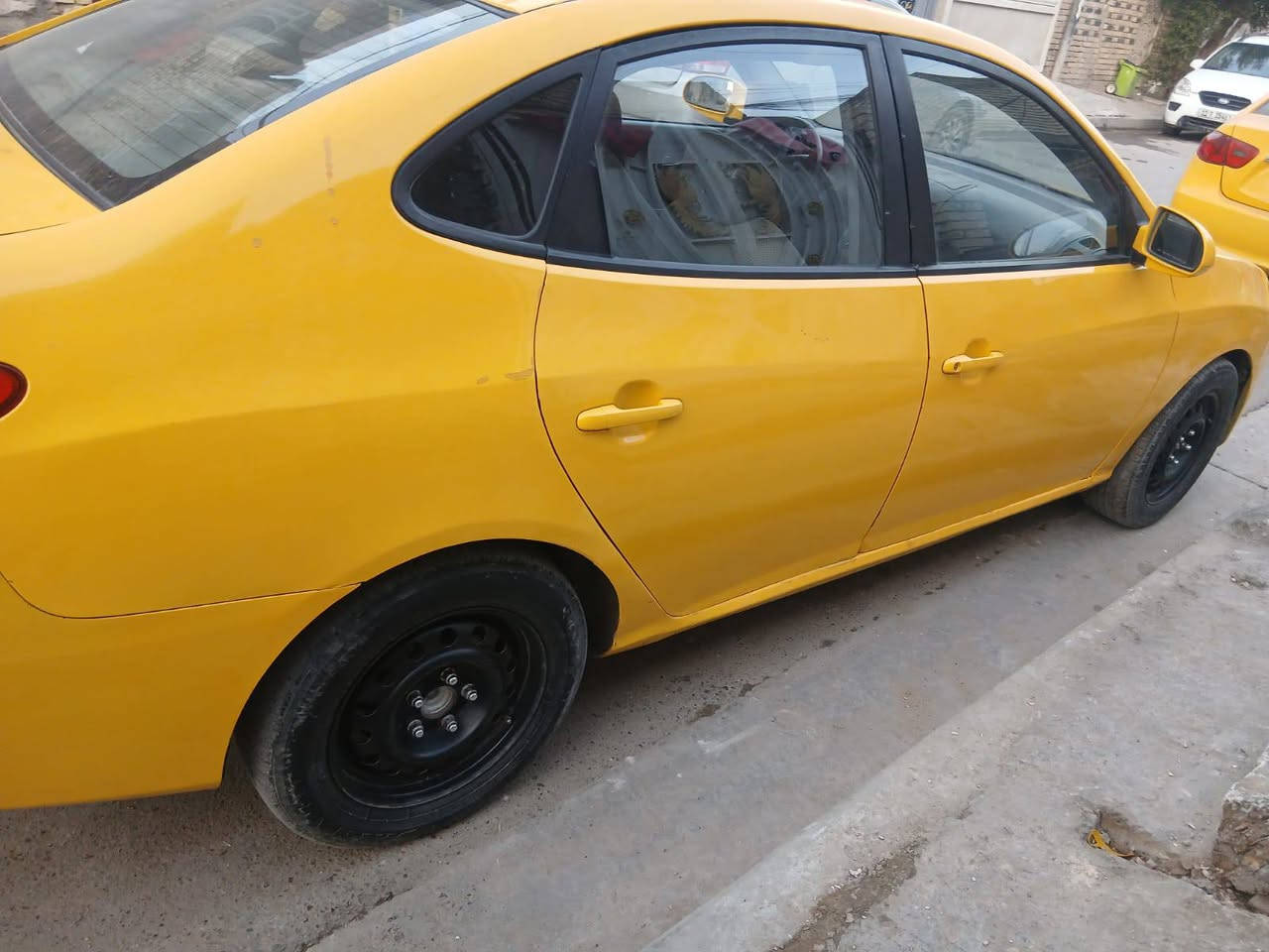 السلام عليكم
النترا 2009 
مكينه وكير 2000 جدد 
بيها حرك بل غرفه ومصلح كله جدد
دوشمه جديده كشنات جدد 
دواخل جدد 
مصفره هيئه غرامات 
رقم ديالى 
تك لوحه ضايعه ومسوي بلاغ كامل 
السعر 75وبيها مجال 
رقمي ***********
بغداد شعب
