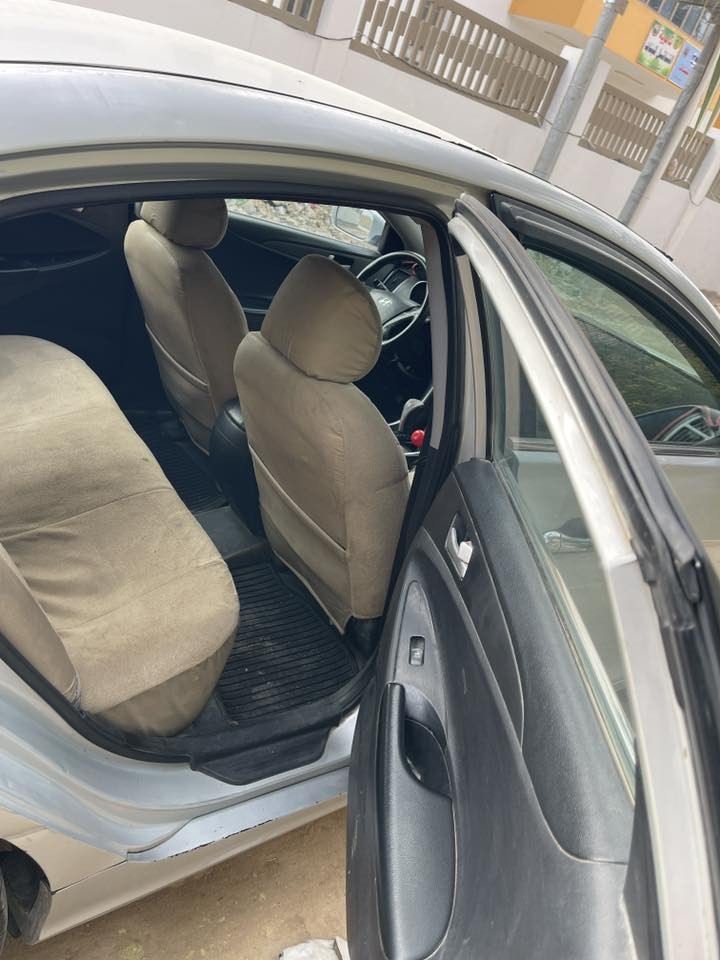 سوناتا موديل ٢٠١٠  وارد كوري مكفوله من صبغ وتبديل مكينة ٢٠٠٠ دوش رقم اربيل انكليزي باسمي كير ومكينه وتبريد جاهزه ضايف عليها منضومه غاز ٦٠ لتر مري شفط شاشه كامره حساسات مكانها نجف السعر ٩٥ وبيها مجال 
الرقم ‭٠٧٨٣ ٥٠٠ ٦٧٢٢‬
