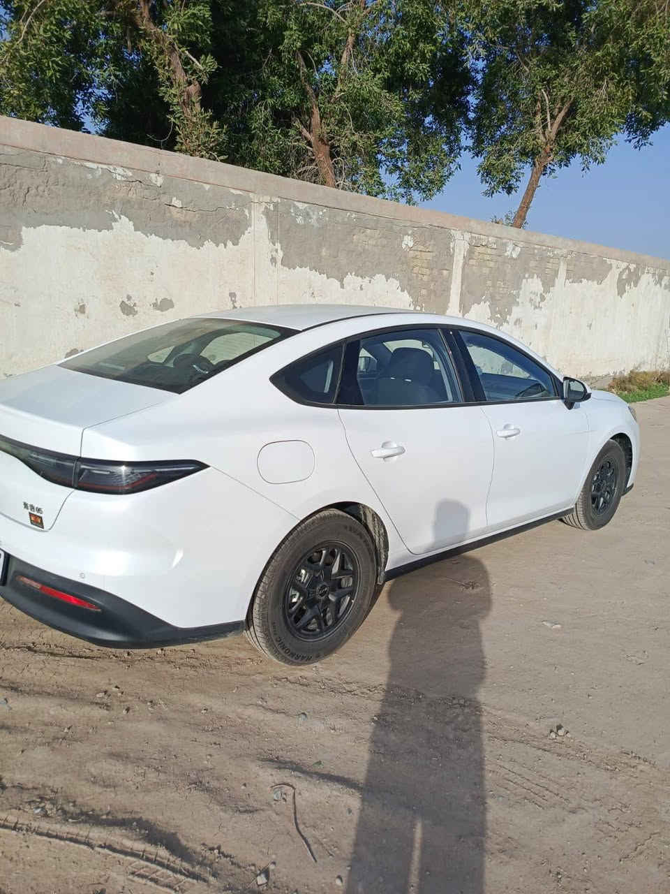 للبيع بعدهي زيرو سياره متصرف عليها دينار سياره مجلده وكامله سعر ١٩٥٠٠ ***********او ***********
