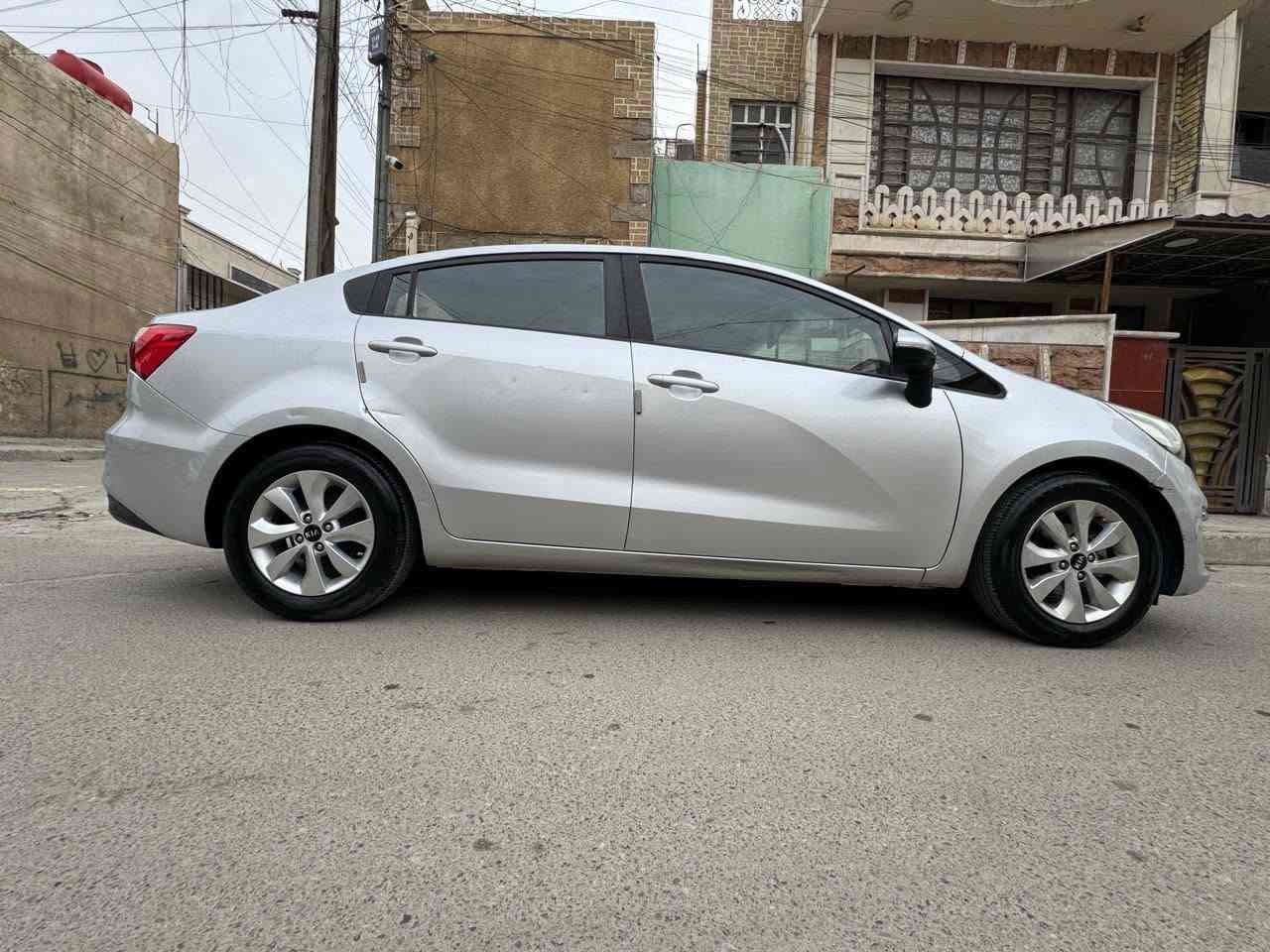 للبيع ريو خليجي مديل ٢٠١٧
رقم بغداد ماشيه ٨٠ 
سياره مال بيت جاهزه من كل النواحي 
مكفوله ماعدى رصعه باب خلف عكس السايق تبريد خير من الله 
مكينه ١٦٠٠ قطرتين 
موصفات عاديه 
السعر ٩٨ وبيه مجال اي استفسار 
*********** مكان بغداد البياع
