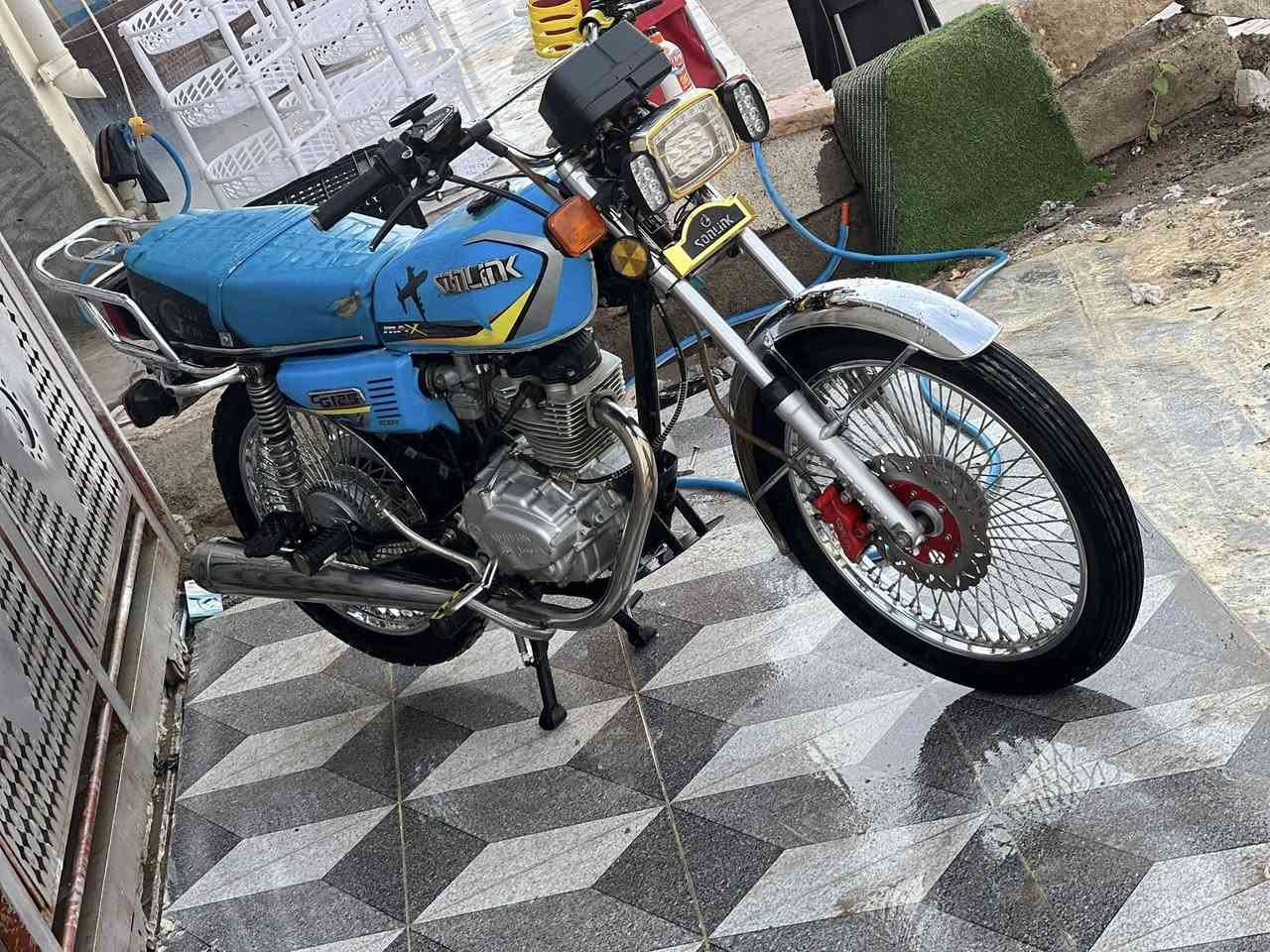 سلام وعليكم للبيع او مراوس دراجه 4 كير موديل 24  ماشيه 4000الدراجه مبدل بيها بس ولفات فقط
كله شغال العنوان تكريت مجمع الجوهره
*********** السعر 650 وبيها مجال
