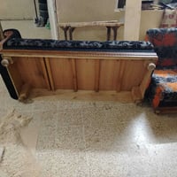 ديوان مستعمل الخشب عراقي ثقيل ٧ امتار ٤ قطع السعر ١٥٠ وبينو مجال ٠٧٥١٧...