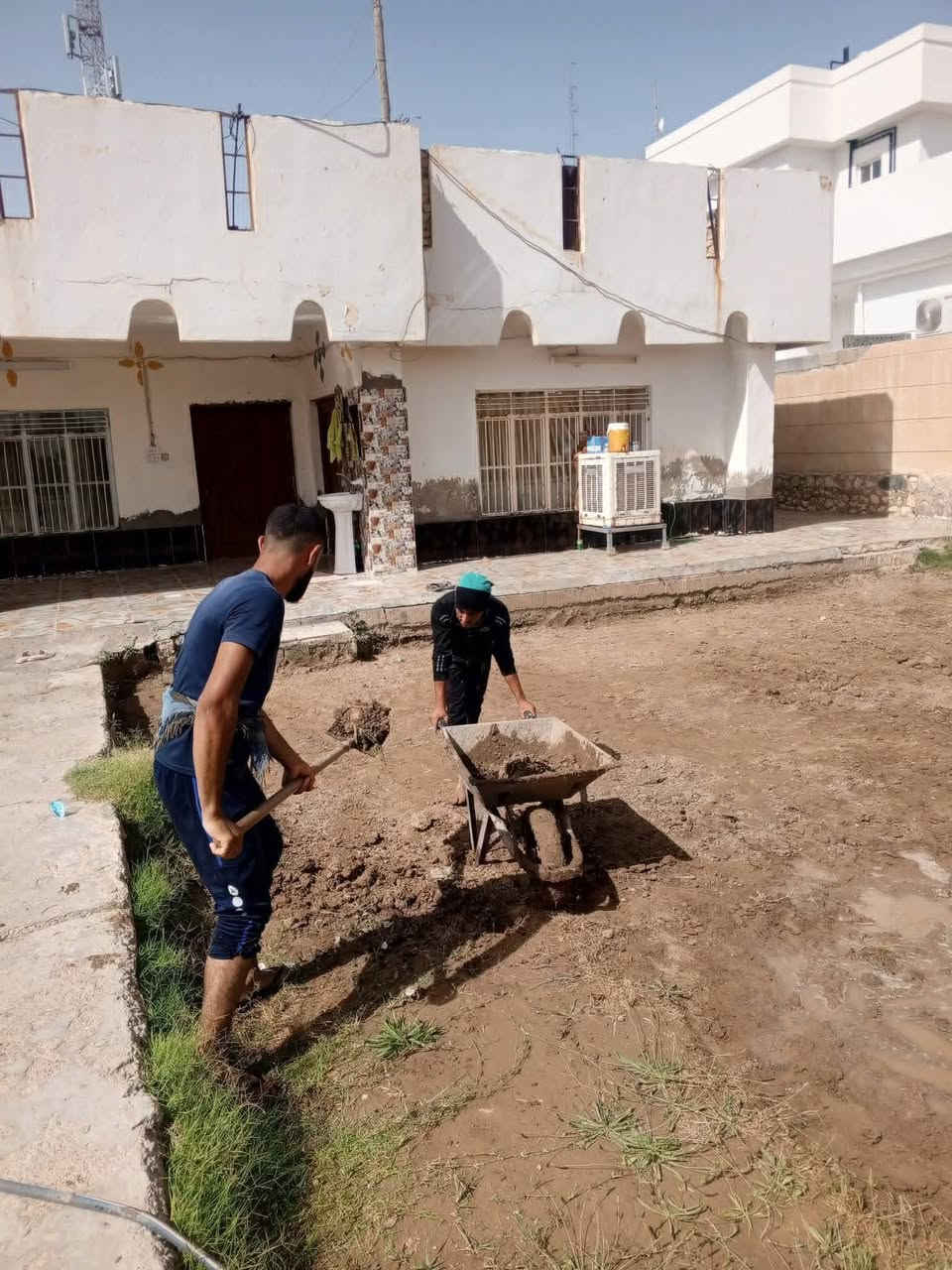 السلام عليكم /كادر عمل جاهز تصعيد مواد +تنضيف بيوت حدائق+ تفليش+ دفن نهري +نقل اثاث//معداتنه جاهزهز
وسياره تجيك للبيت ماعليك بس الاتصال بالرق  ***********
