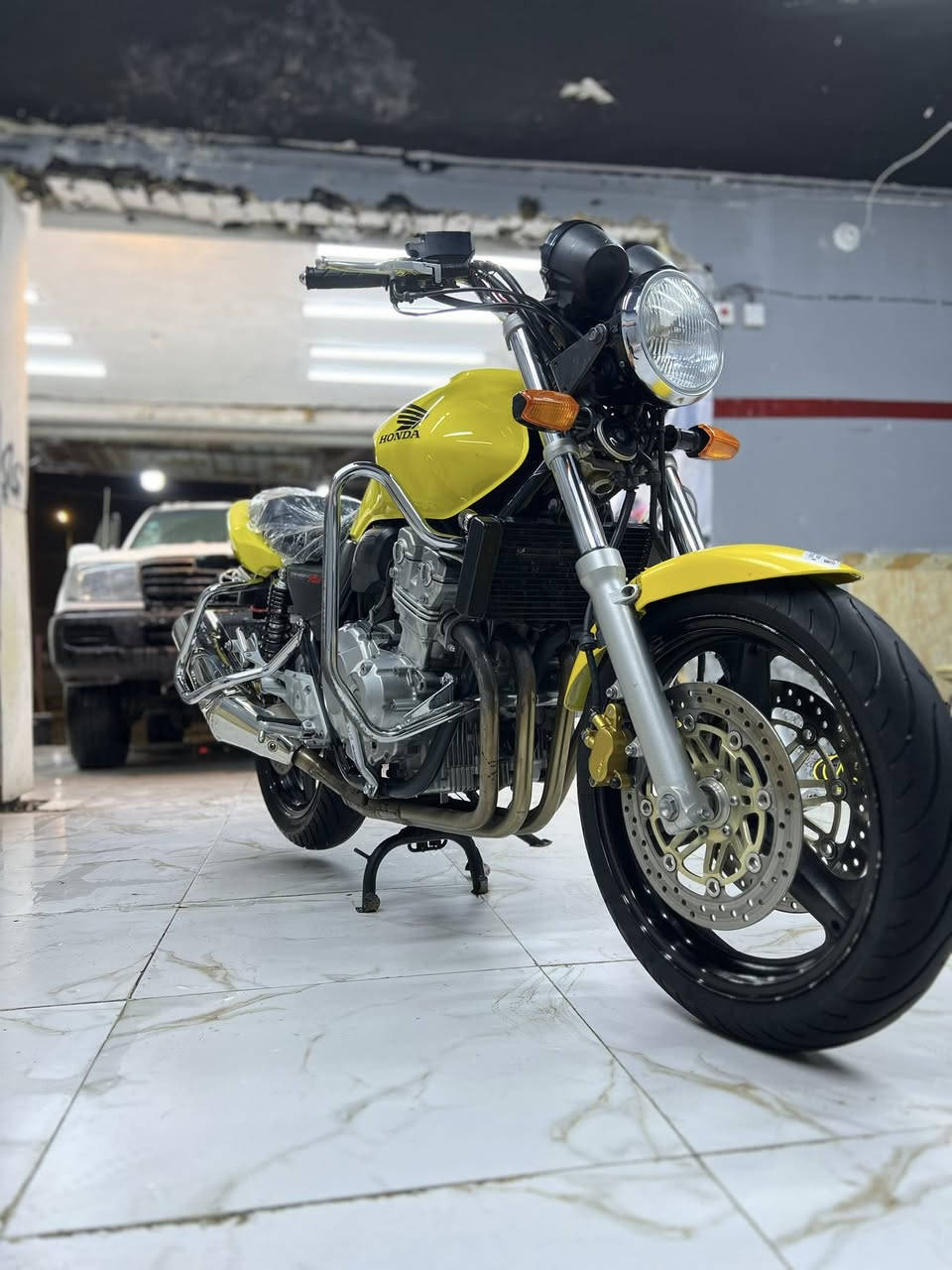 السلام عليكم اللهم صلي على محمد وال محمد CB400   نوزل جيل ثاني  بحاله الوكاله رمبه نضافه 100بل 100 ماشيه 26الف دراجه كفاله من زلغ دراجه كله بانزين محسن الدهن مؤتل وكاله مانقصه برغي وبلعافيه الي ياخذه مكاني ميسان العماره السعر خاص او تصال ع الرقم ***********
