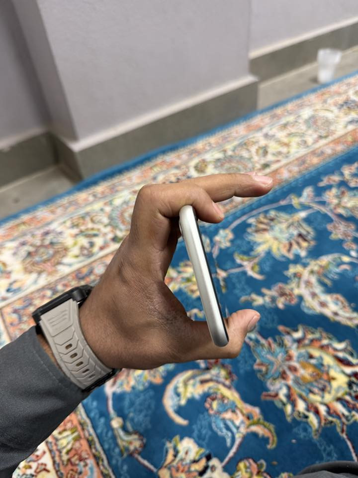 ايفون ١١ عادي
جهاز بلادي 
نظافه ١٠٠ شرط
شرق اوسط نموذج AA
بطاريه ٨٤
مامفتوح شرط
كارتونه ضايعه
٣٠٠ وبي مجال بسيط
***********
