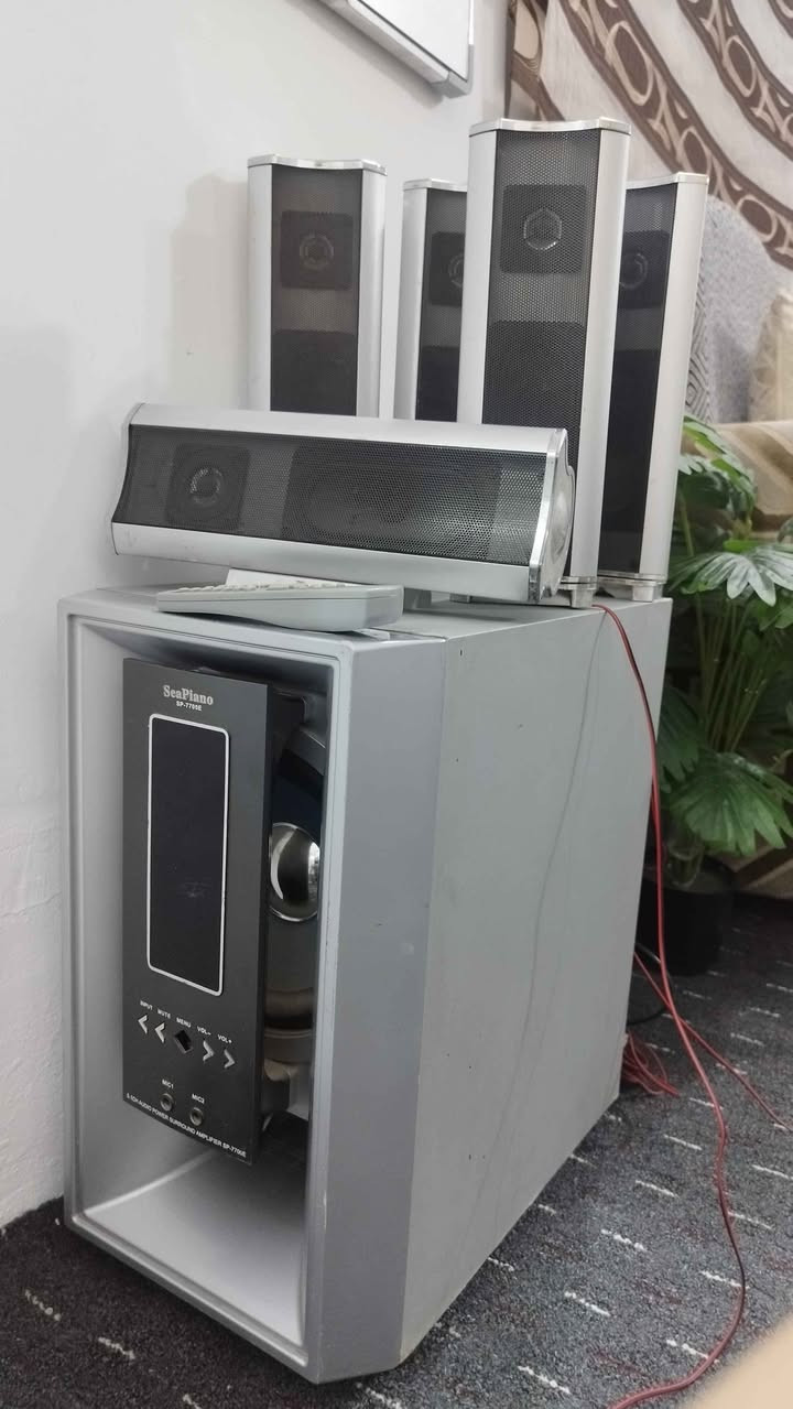 ديجي للبيع حجم كبيرمع ٥ سماعات اخذته بورقه ونص قبل ٤ سنوات  ما مشتغل هواي جنت ضامته وهسه ابيعه ب ٧٥.  ‏‪0773 371 6750‬‏ كربلاء, العراق
