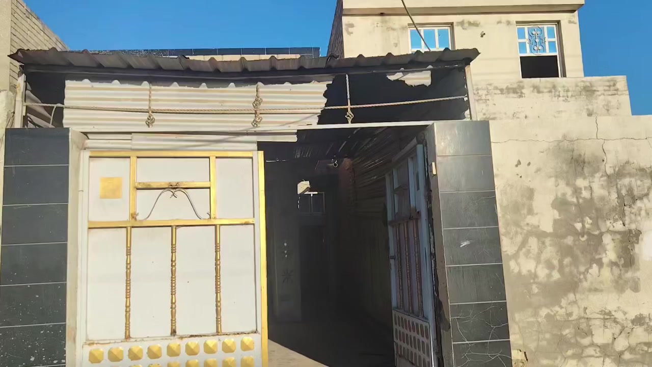 للأيجار
بيت المساحه 100 متر ايجاره 150 منطقة سبع البور الـ10.000 بلقيس
للأستفسار مراسلتنا على الواتساب
مكتب حيدر حنون للعقار
موقع المكتب في بداية شارع بلقيس
***********
