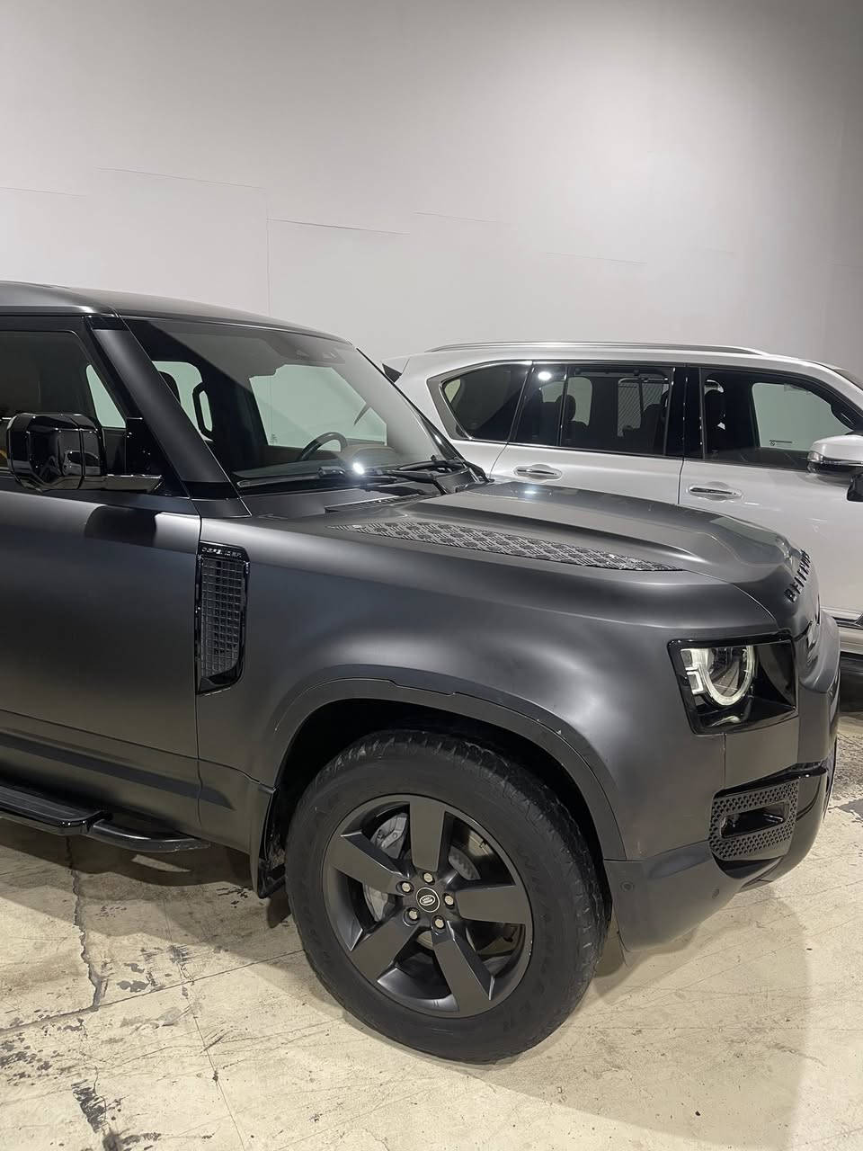 السلام عليكم ورحمت الله وبركاته 

للبيع او مراوس رانج روفر دڤندر 2024

📌📌خليجي شركة سردار 
📌📌رقم بغداد انكليزي 
📌📌عداد المسافه 44km 
V6:P400HSE📌📌
📌📌شاشه جبيره 
📌📌كامرات 5
📌📌كشنات تدفئه تبريد 
📌📌جكات 
📌📌مغلفه ppfمات لونها رصاصي ورافقه بخير صوره بلمنشور ملاحضه بسيطه بيها بارد بلجاملغ كد شبر فقط 

العنوان معرض النهضه شركة الكرادي 

للستفسار ***********عبدالله حسين الكرادي
