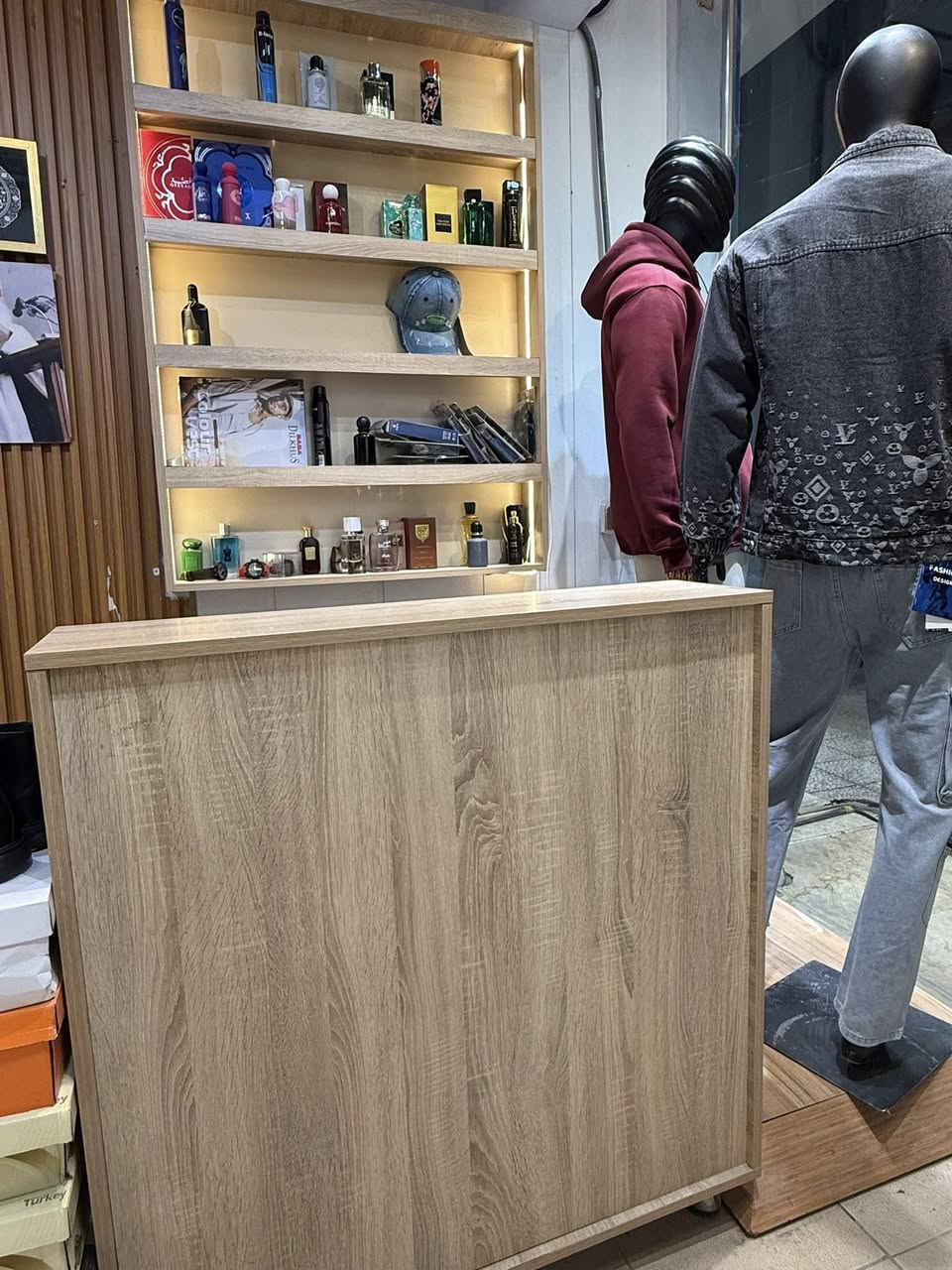 كاشير مع العارضه مالته شغل جديد مصاله شهر سعر حلو رقم الهاتف ***********
