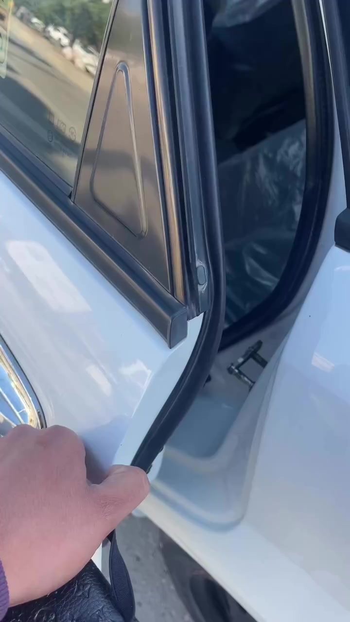 بـسم الله الرحمـٰن الرحيـــم .
السلام عليكم 🙋🏻‍♂️

اوبترا [ 2012 ]  خليجية رقم بغداد بأسمي تحويل ثاني يـوم 

السيارة نظيفة وعلى ايدي 

مكينة وكيـر وتبريد خير من الله مابيها اي نقص +صدر امامي قبل شهر مسوي كامل . 

ملاحظة ✅
قبل فتره صارت بيها طخة صغيرة وخفيفة بالجاملغ الامامي 
تجي وتشوفها بعينك / بيها رصعات خفيفة 

معروضة بـ88 وبي مجال قليل . 

مكانها بغداد الشعب 
***********
