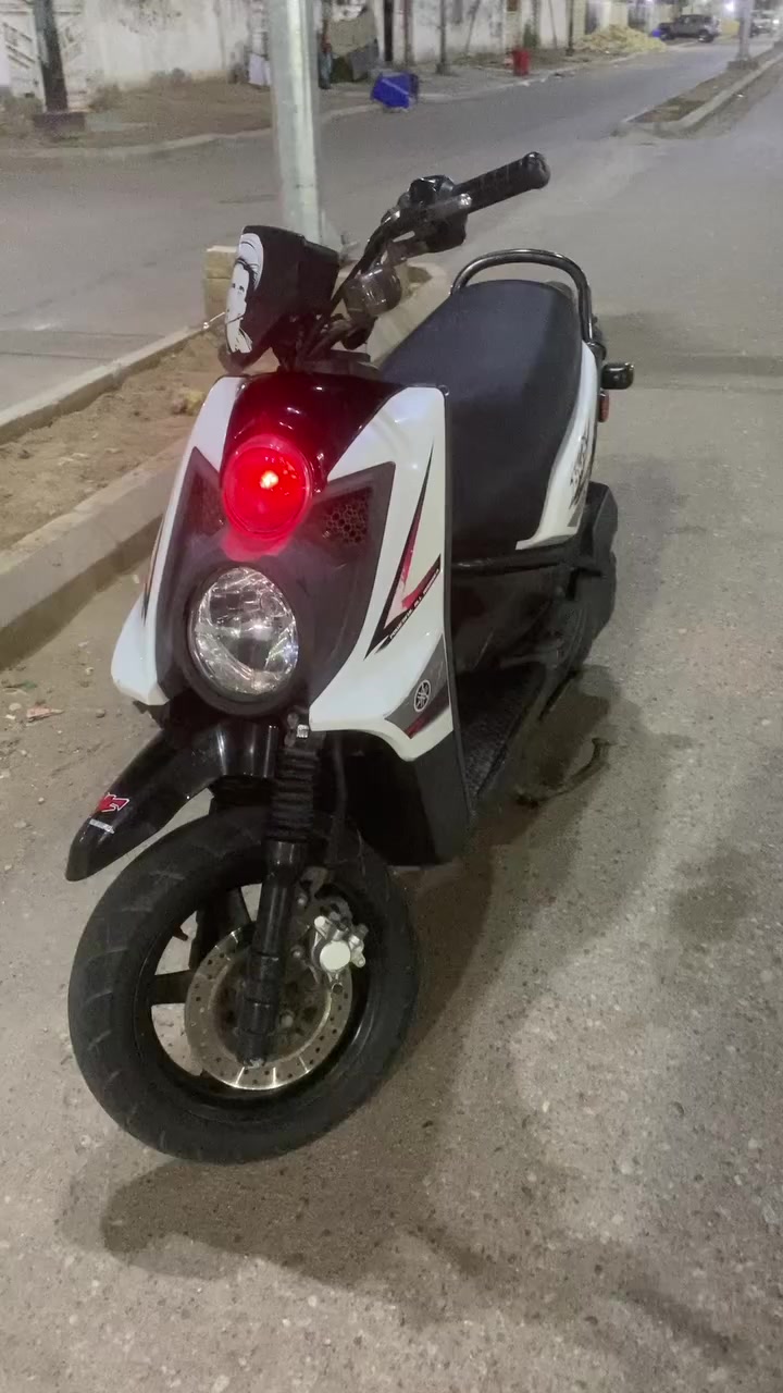 السلام عليكم سكنس جبلي للبيع 
دراجة ما صارلة هواي من طالعة من الرمبة دراجة كارتون احلى من الصور وكلة ختم واحد وية المكينه ومكفولة كفالة عامة تجيب مصلح وياك الدراجة عارضة 1,400 هذا رقمي *********** المو شراي لا يتعبني رجائاً .
