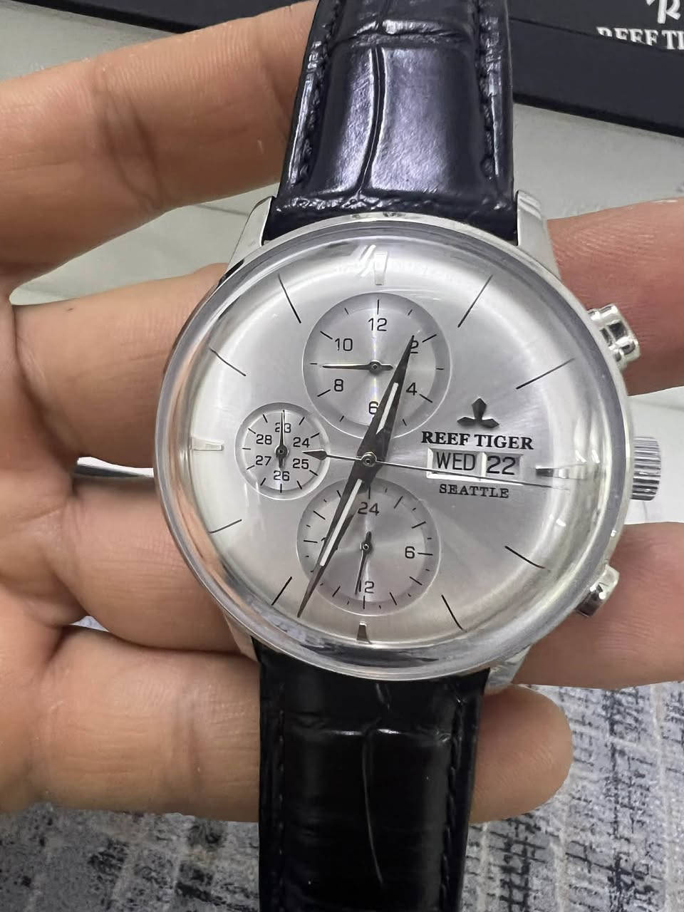 ريف تايكر اصلي  وكاله
اوتوماتيك
جديد غير مستخدم  مع كامل الملحقات 
مواصفات معروفه


**إذا كنت صاحب هذا الإعلان وتريد حذفه لأي سبب، رجاءا أرسل رسالة إلى الدعم الفني**