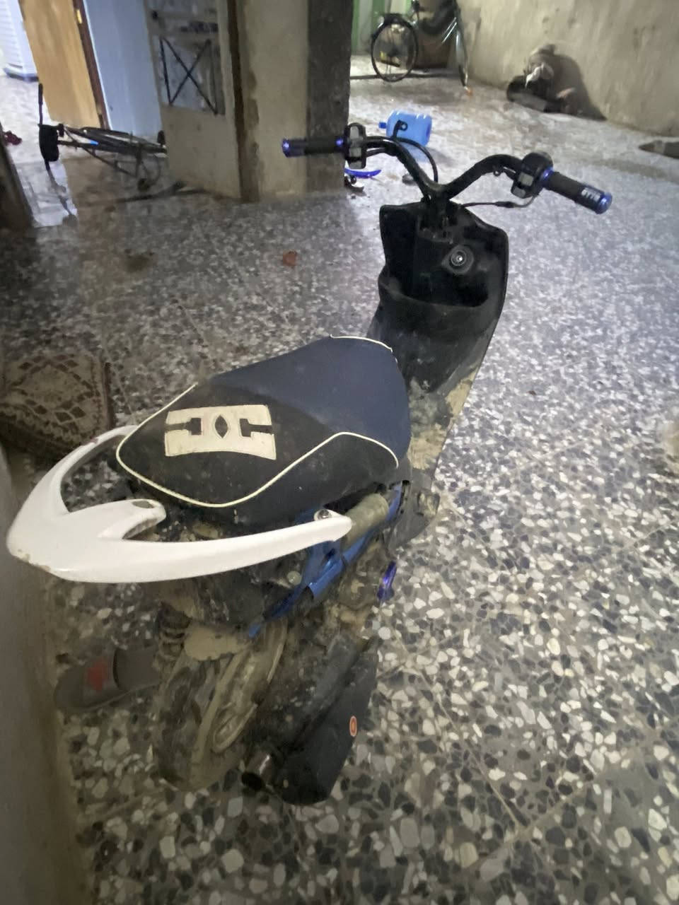 سلام عليكم دراجه ماكس البيع بوشه ٥٥ رياضي الدراجه كامله اوراق بسمنه بكان الدراجه قرب بسمايه السعر 550 وبيه مجال رقم الهاتف 
***********
