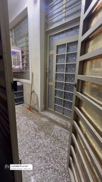 بيت في منطقة السريدات الخفاجه البلوك الثالث بالبدايه شارع الصب مساحته ...