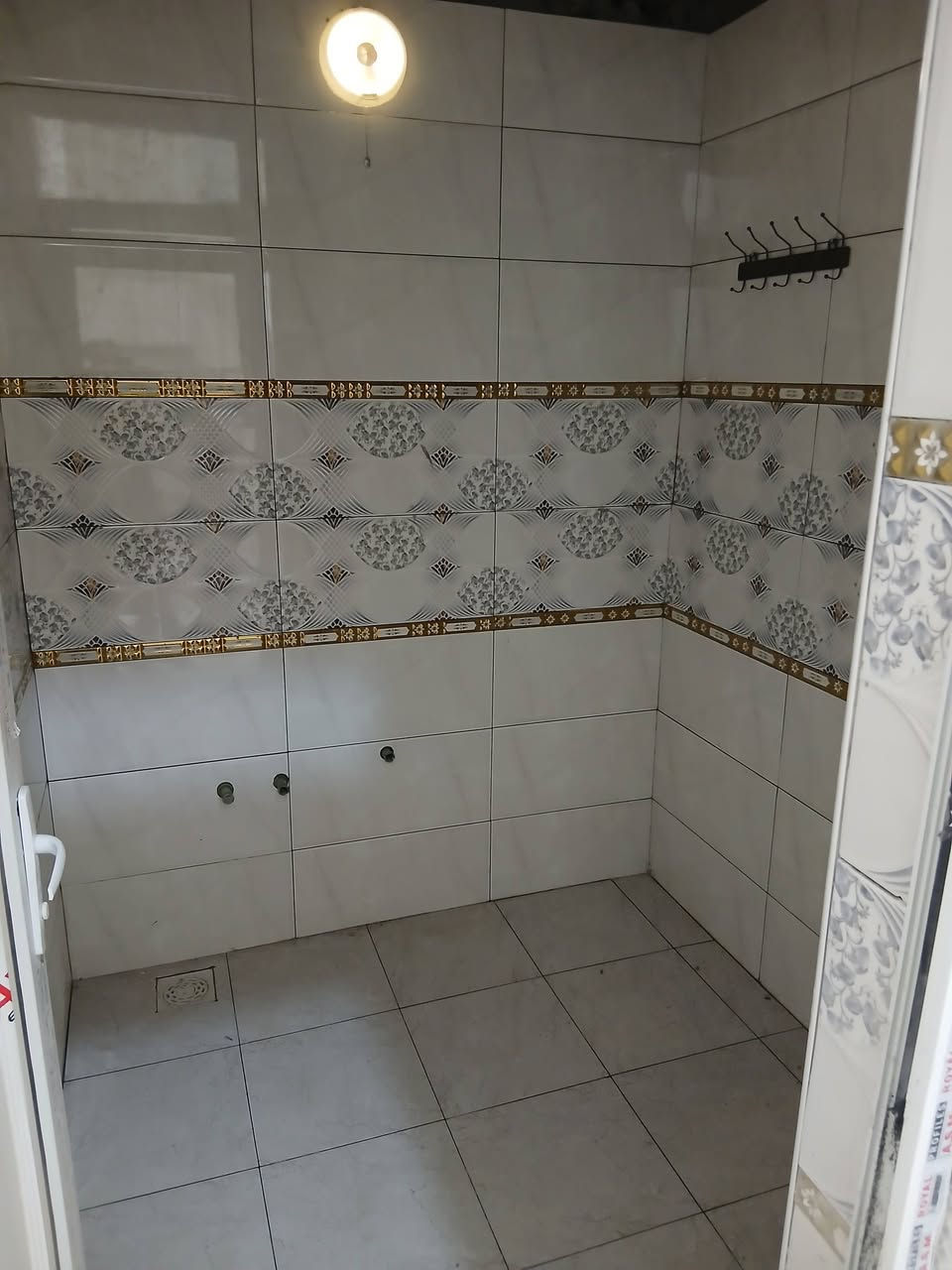 خلفه سيراميك ارضي جداري شغل الواح شغل مضبوط ومناسب والي ما عند اتساهل ويا اتصال ***********# واتساب متفرغ والتزام
